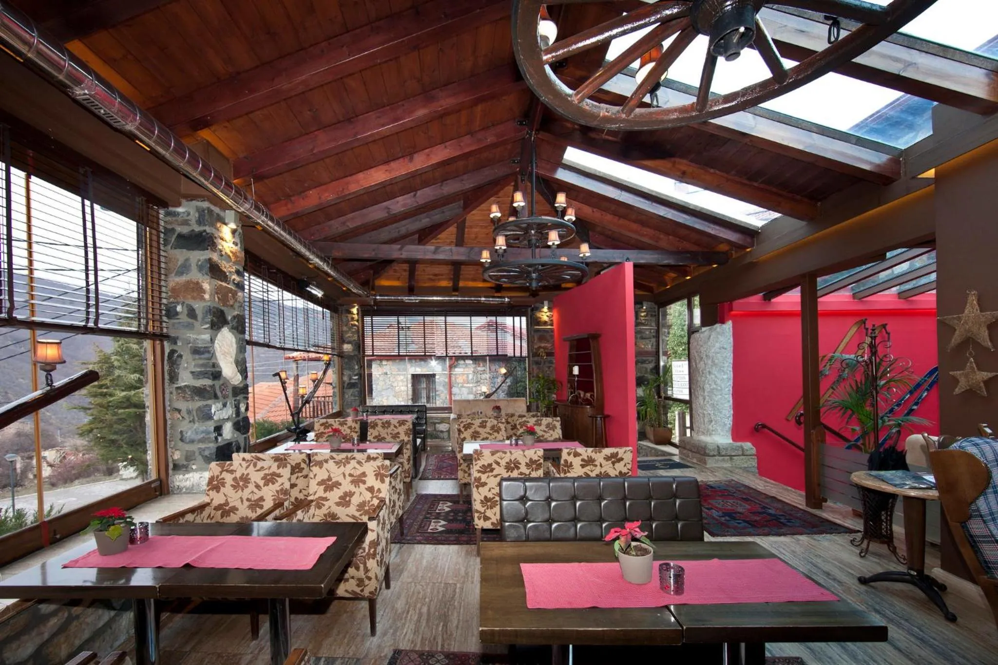 Restaurant/places to eat in Chalet Lithos