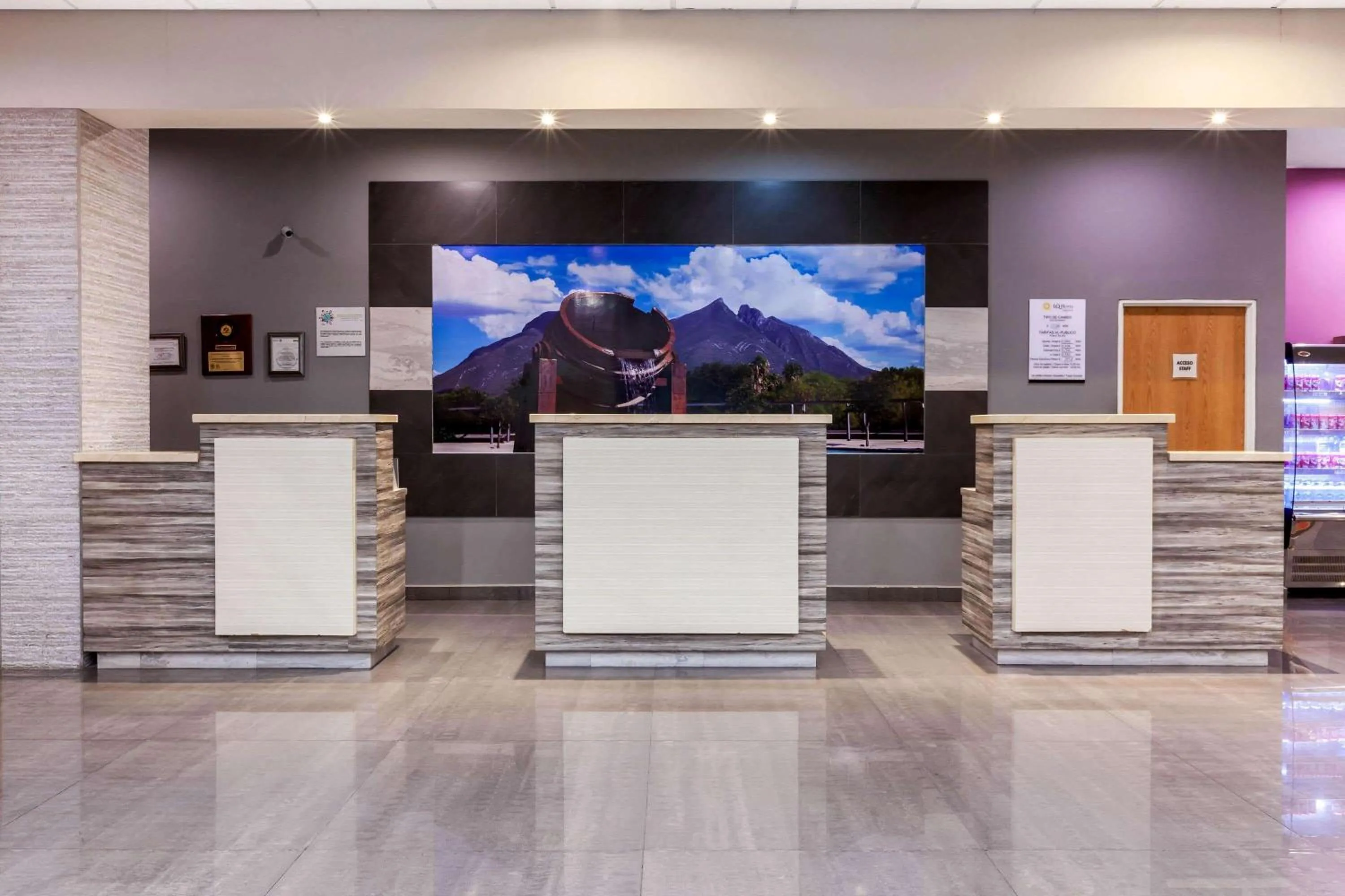 Lobby or reception in CHN Hotel Monterrey Aeropuerto, Trademark by Wyndham