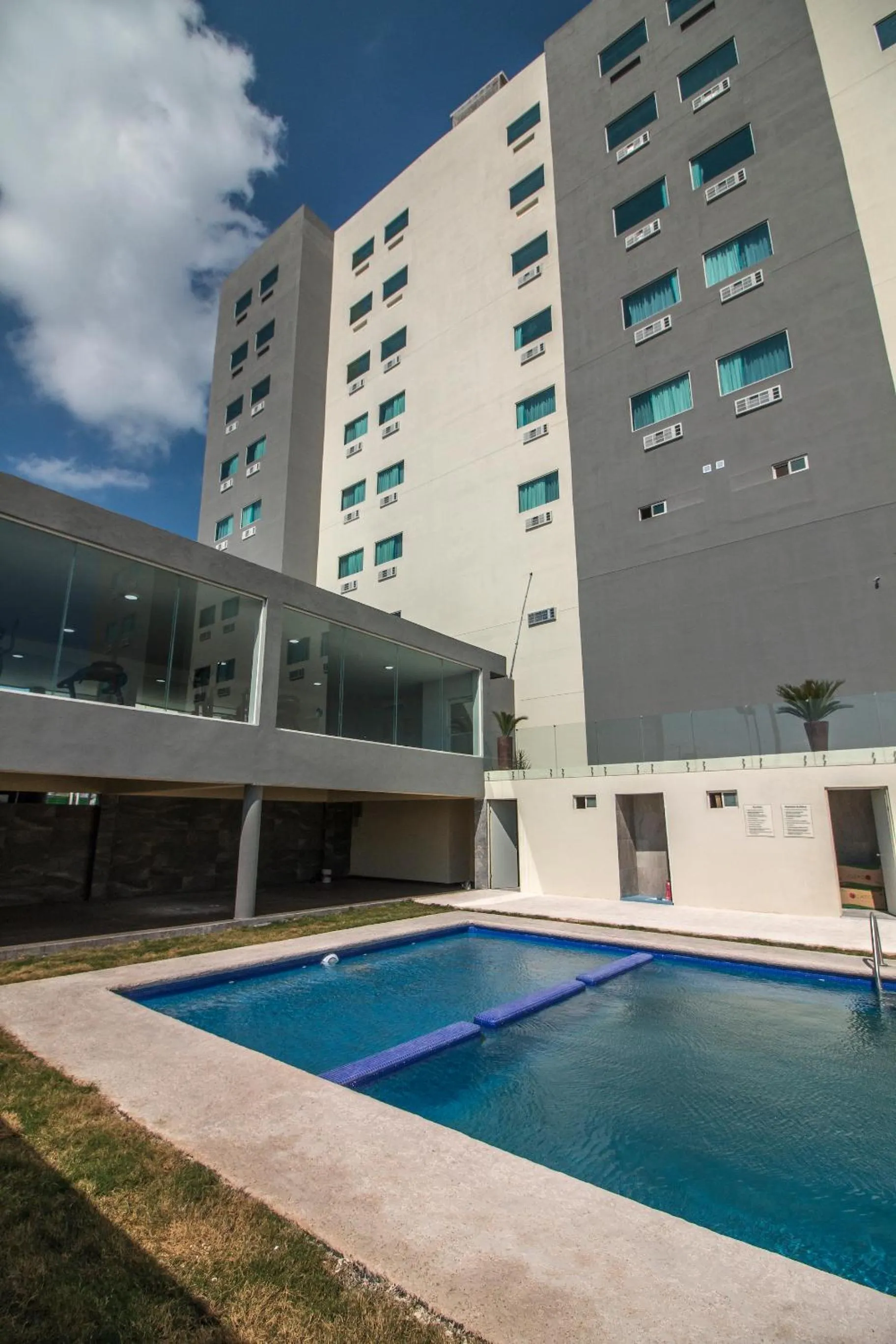 BBQ facilities in CHN Hotel Monterrey Aeropuerto, Trademark by Wyndham