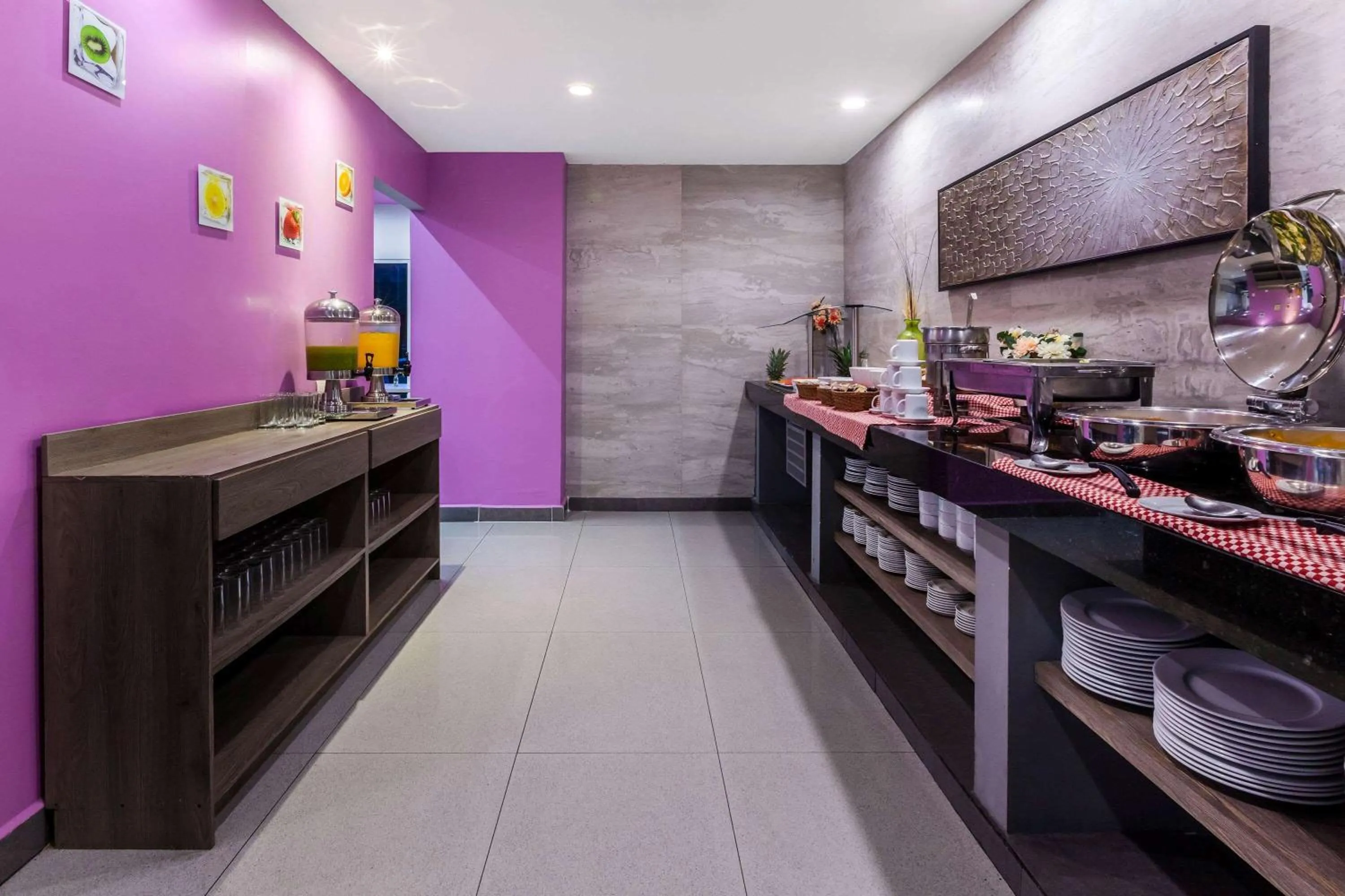 Restaurant/places to eat in CHN Hotel Monterrey Aeropuerto, Trademark by Wyndham