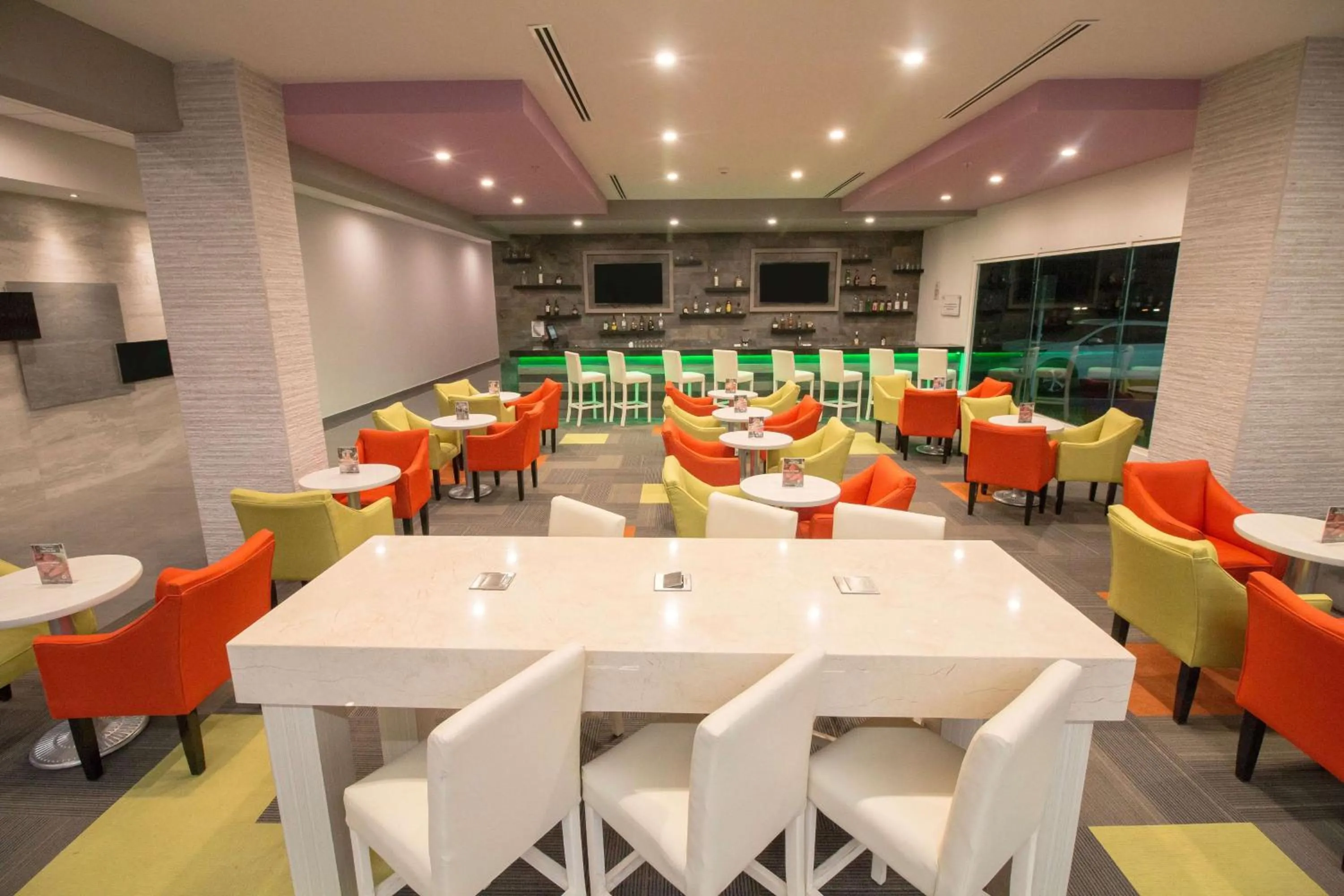 Lobby or reception in CHN Hotel Monterrey Aeropuerto, Trademark by Wyndham