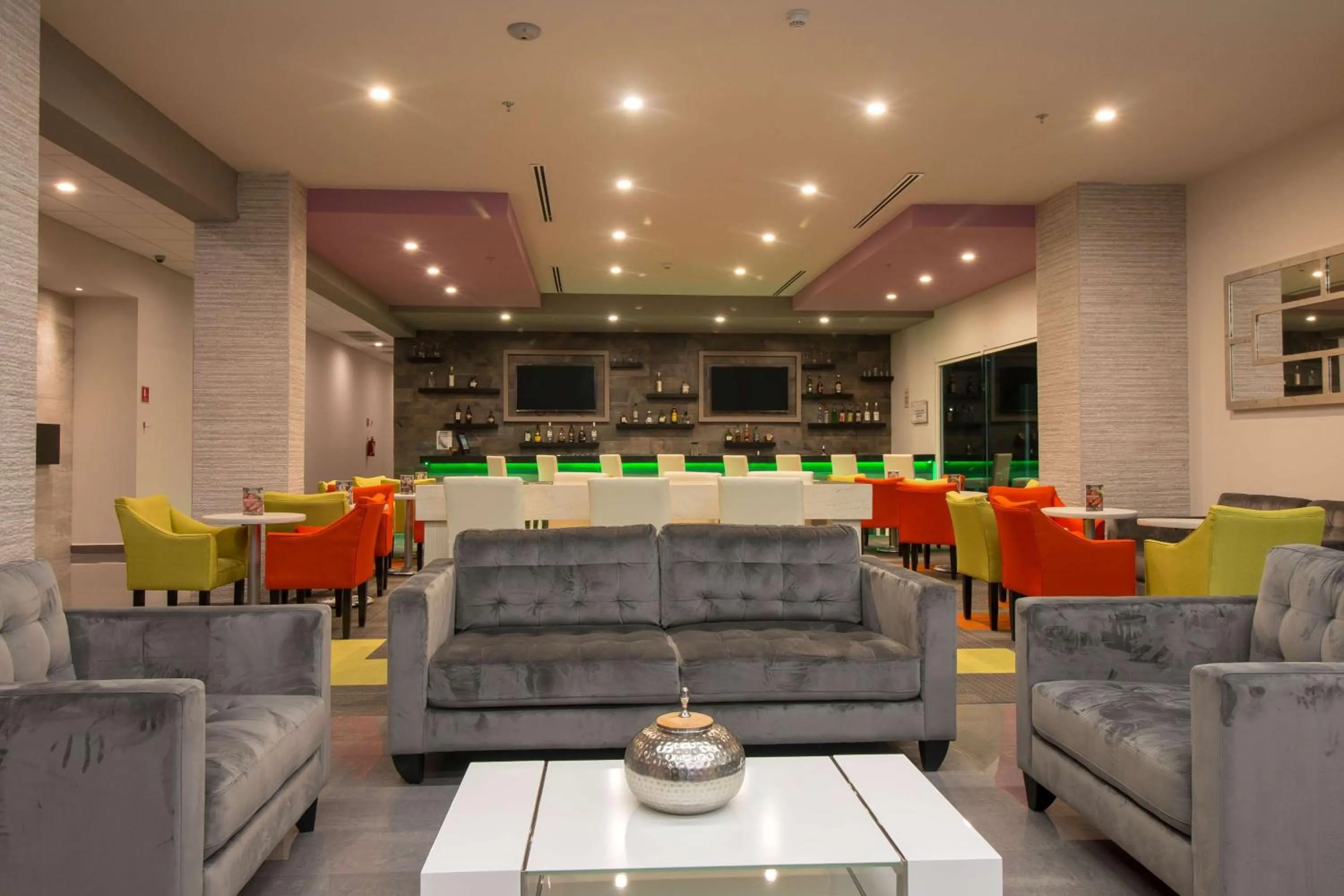 Lobby or reception in CHN Hotel Monterrey Aeropuerto, Trademark by Wyndham