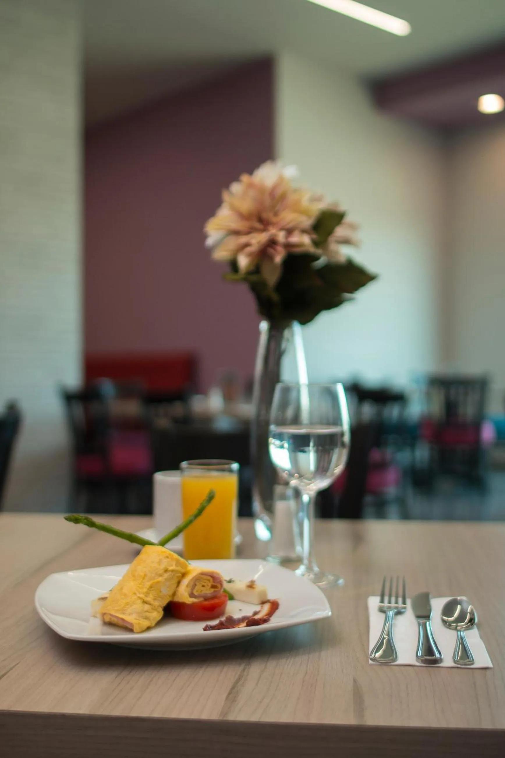 Food in CHN Hotel Monterrey Aeropuerto, Trademark by Wyndham