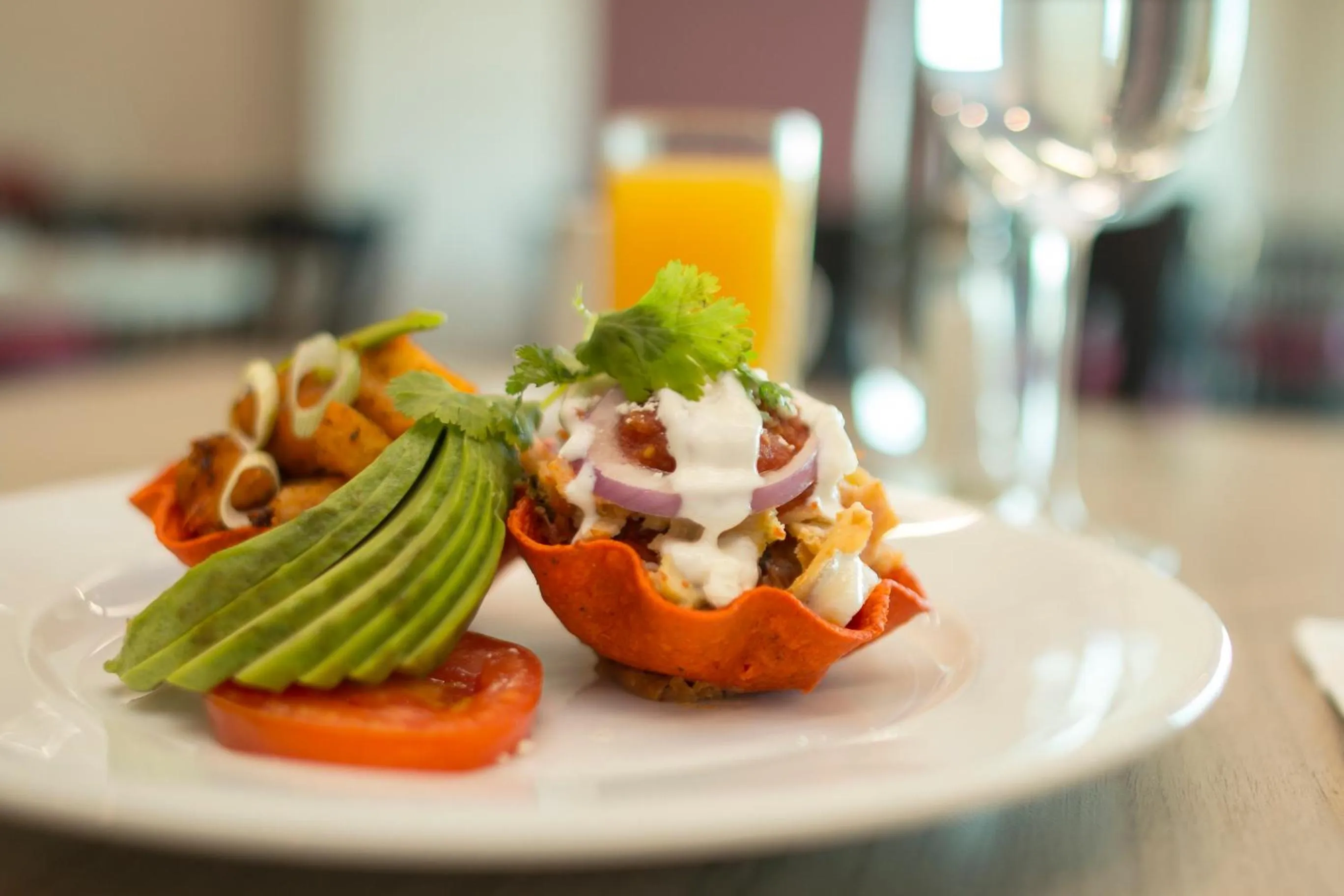 Restaurant/places to eat in CHN Hotel Monterrey Aeropuerto, Trademark by Wyndham