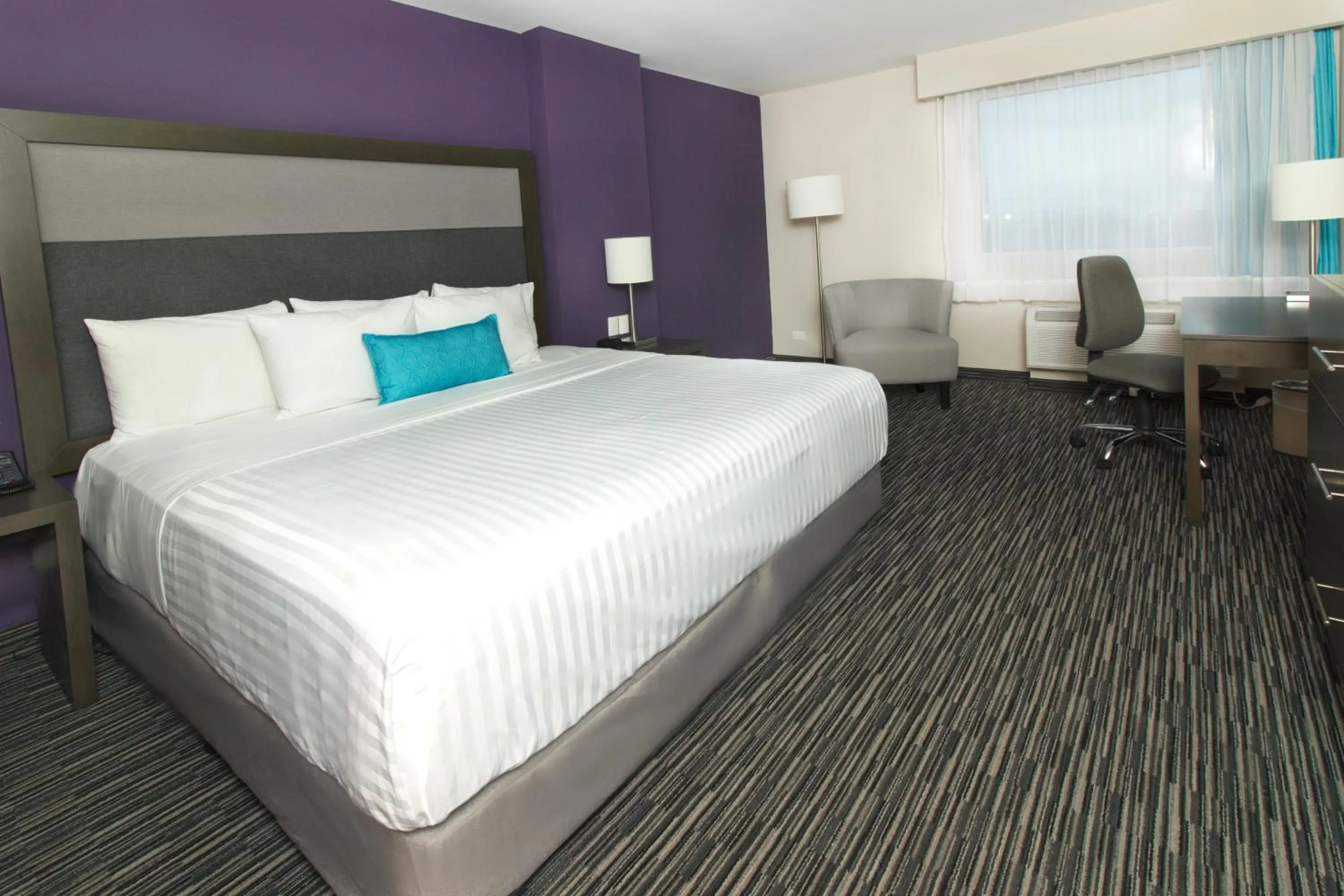 Bed in CHN Hotel Monterrey Aeropuerto, Trademark by Wyndham