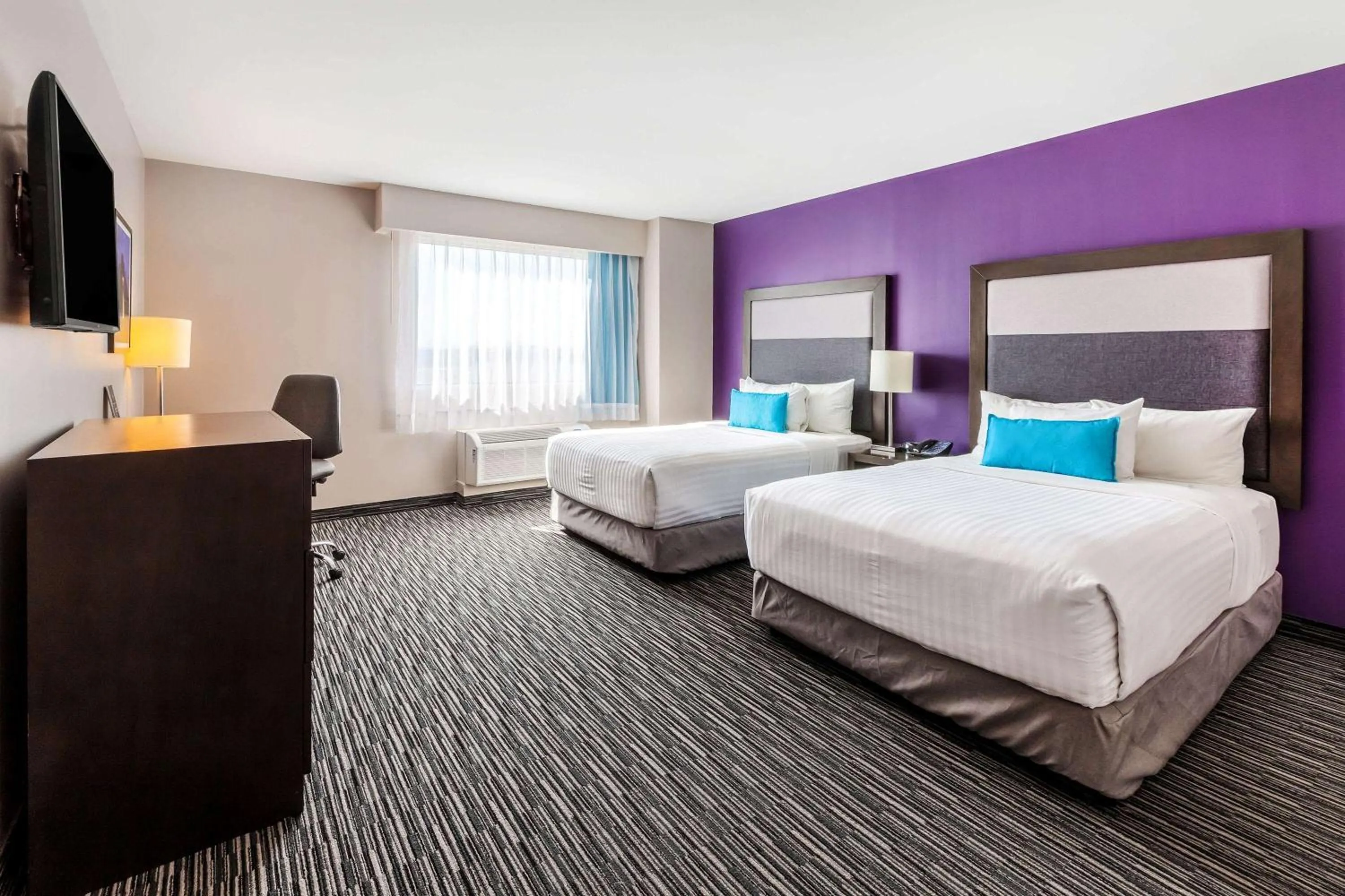 Photo of the whole room, Bed in CHN Hotel Monterrey Aeropuerto, Trademark by Wyndham