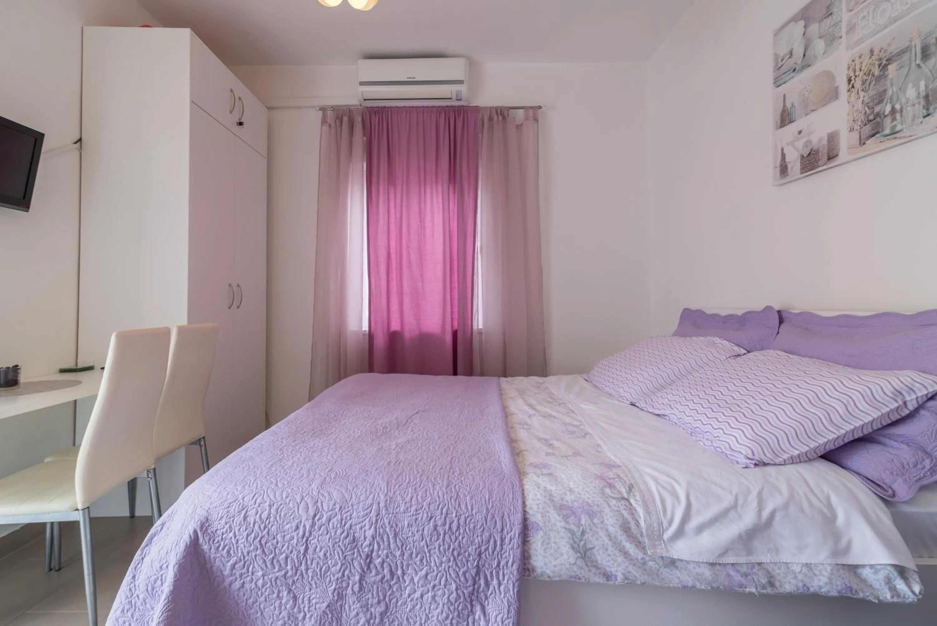 Studio Apartment in Emma & Toni