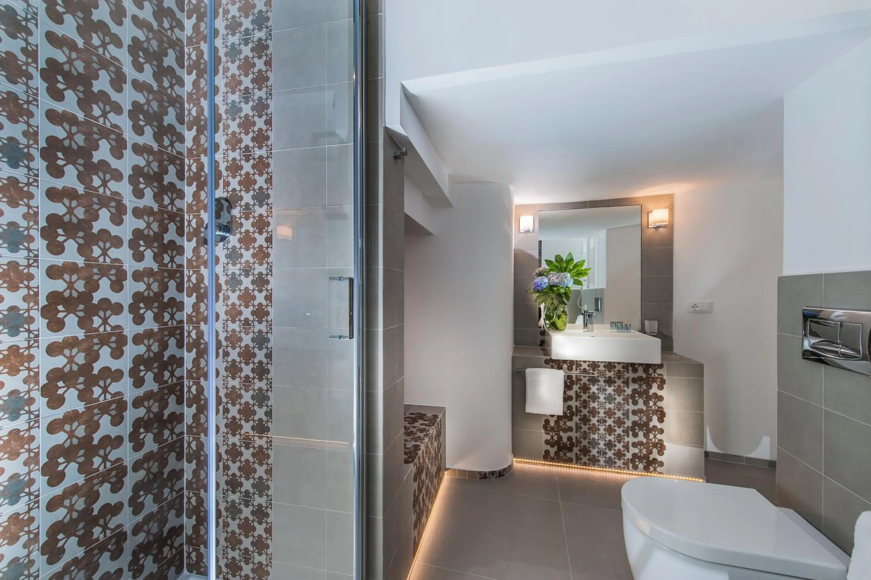 Bathroom in First Floor - Boutique Hotel