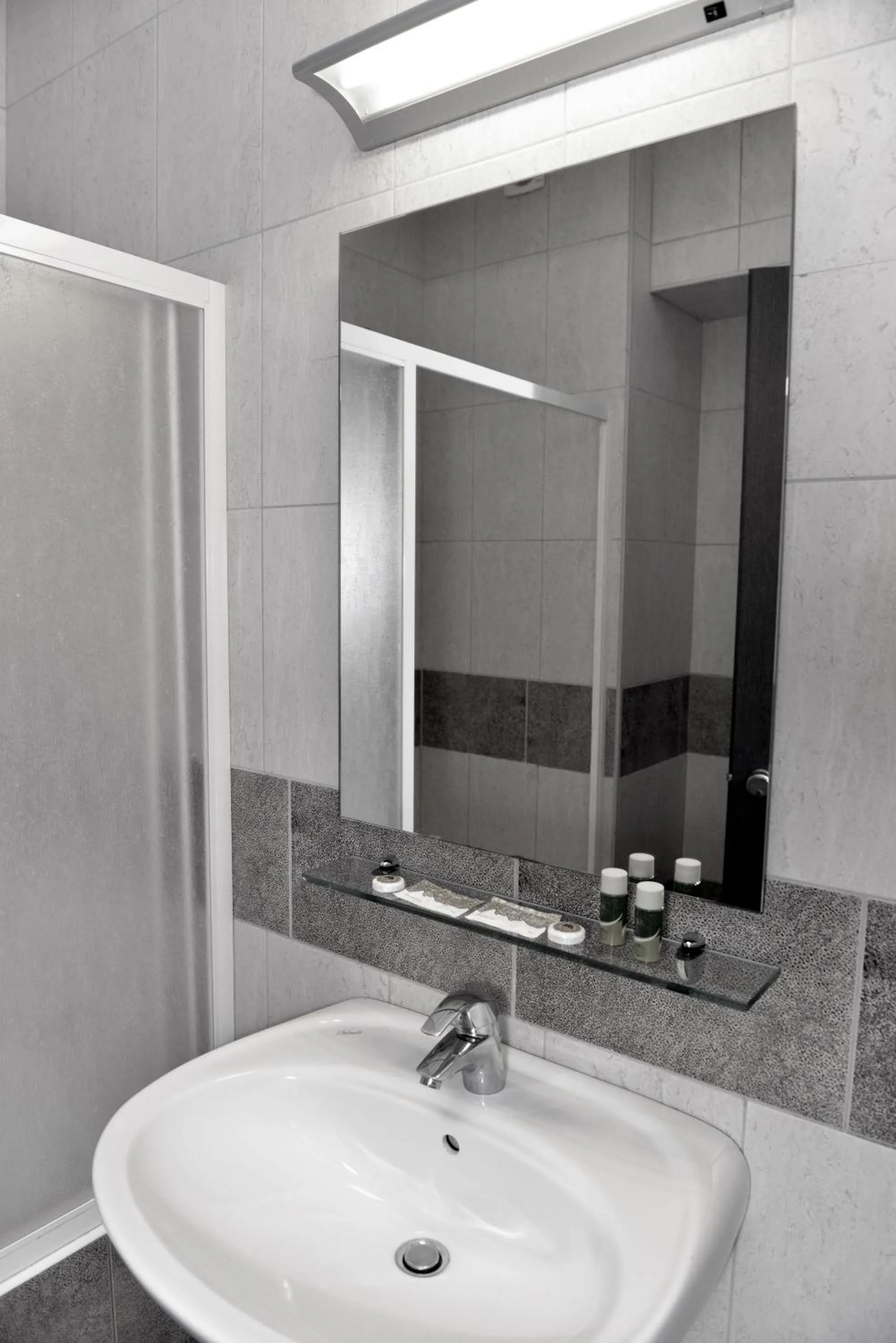 Bathroom in Kyridis Hotel