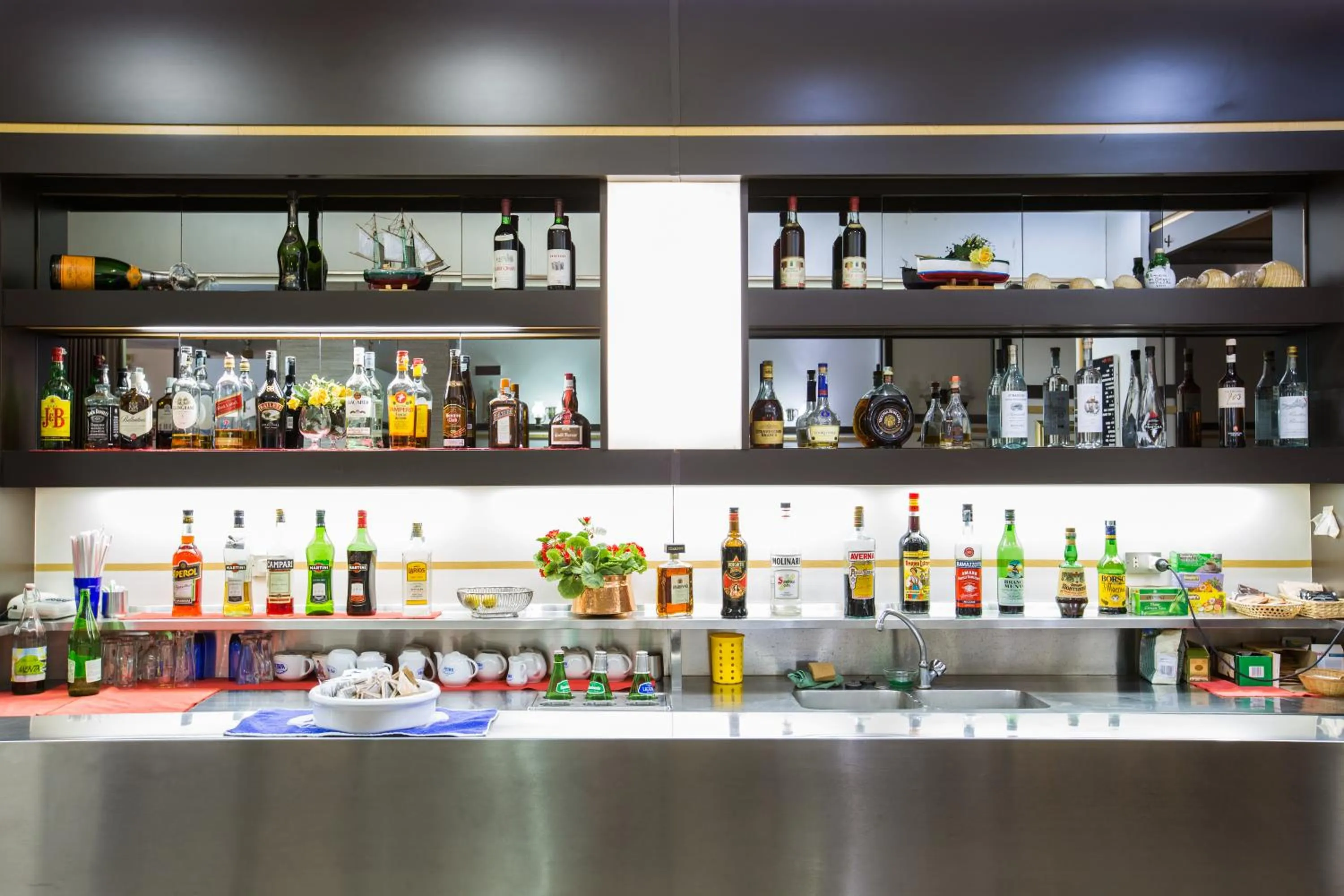 Lounge or bar in Hotel Mediterraneo