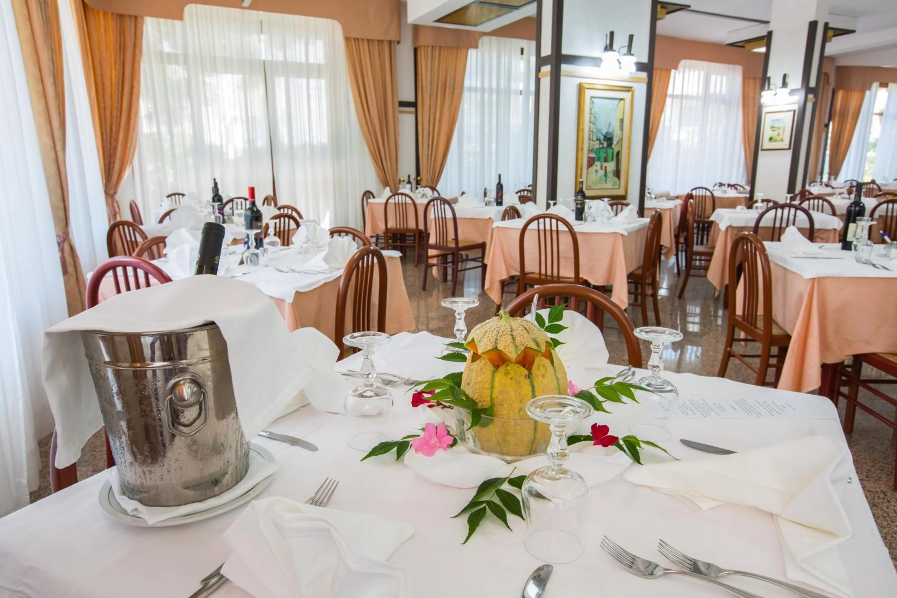 Restaurant/places to eat in Hotel Mediterraneo
