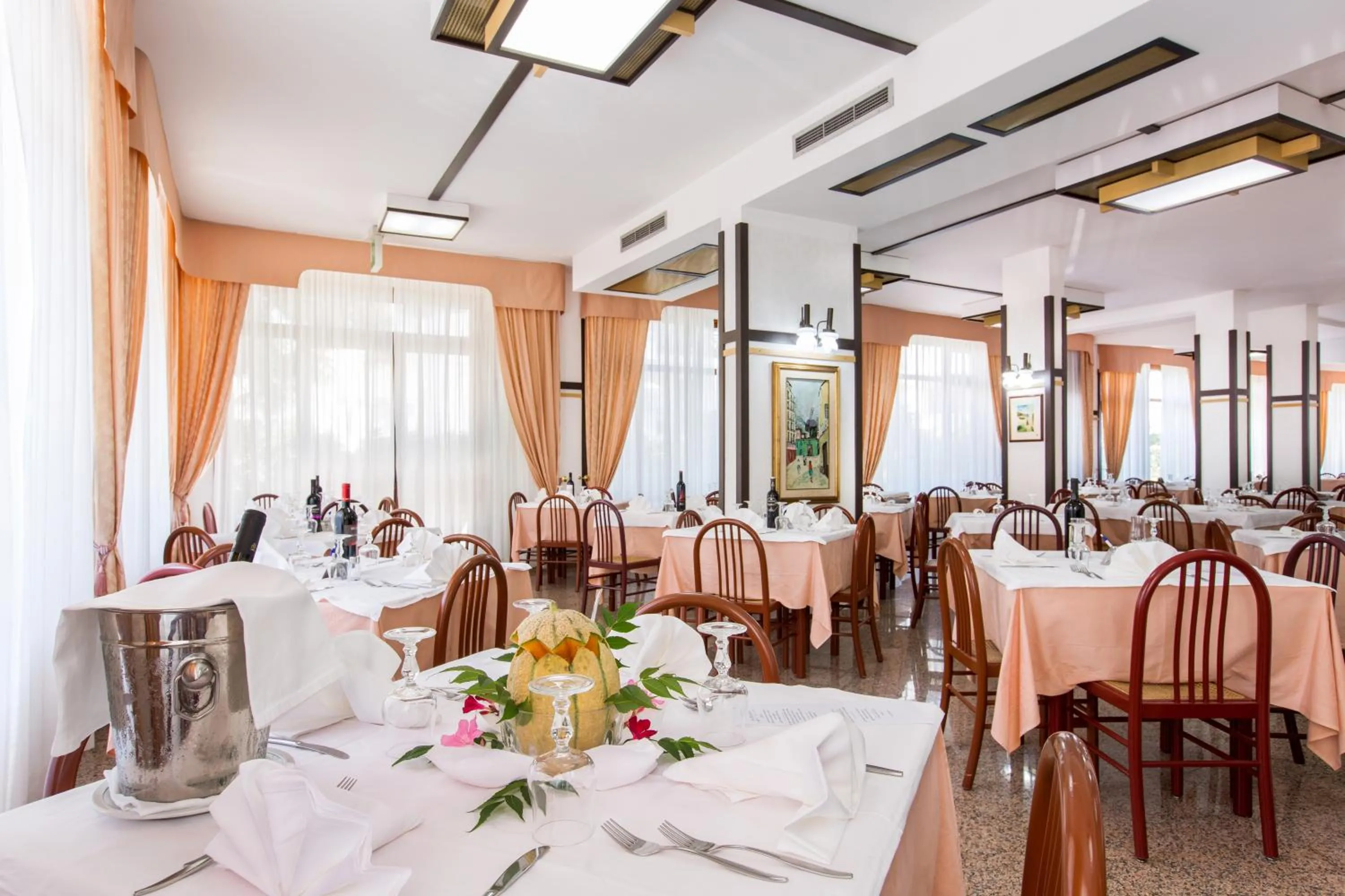 Restaurant/places to eat in Hotel Mediterraneo