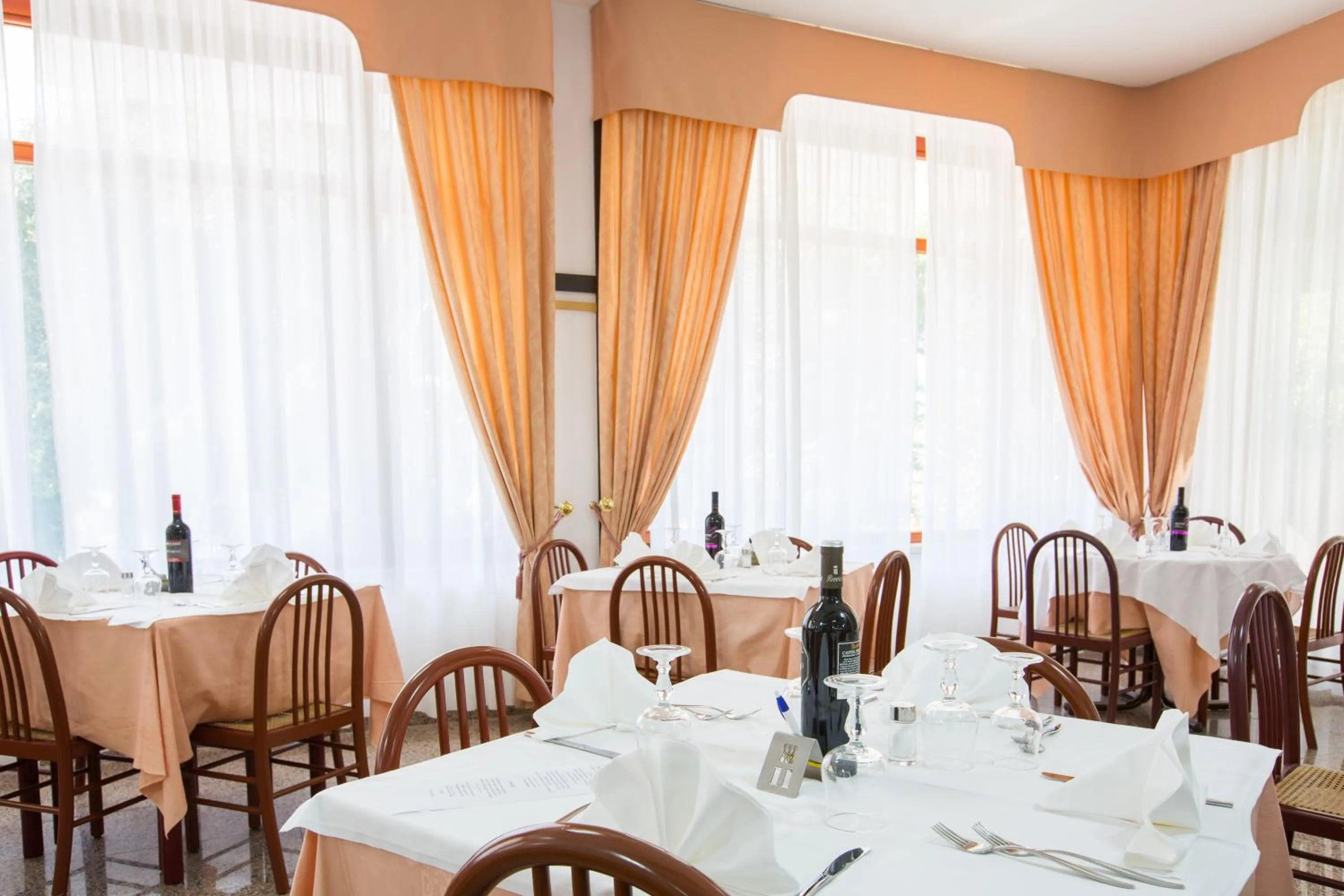 Restaurant/places to eat in Hotel Mediterraneo