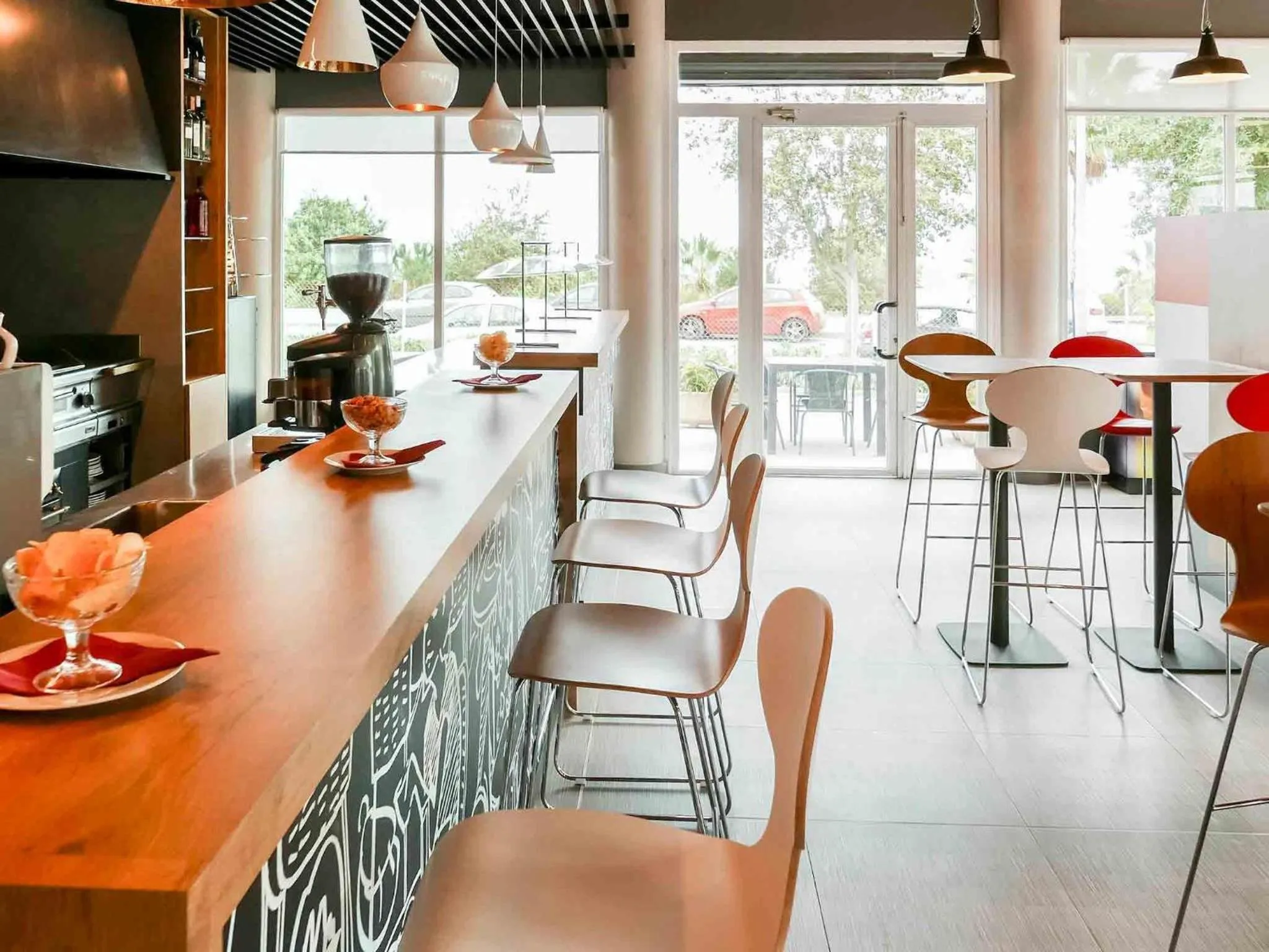 Lounge or bar in Ibis Hotel Alicante