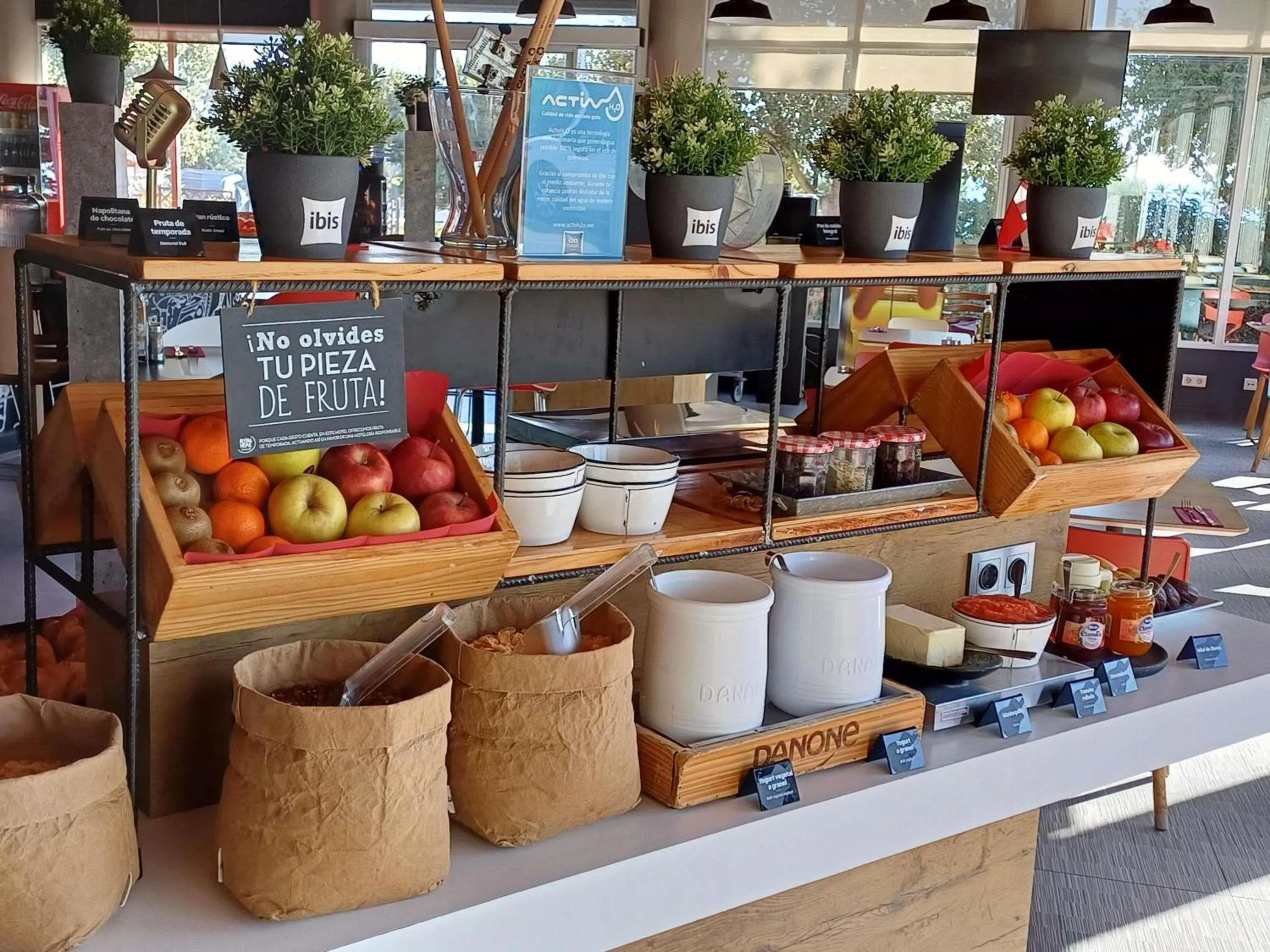 Breakfast in Ibis Hotel Alicante