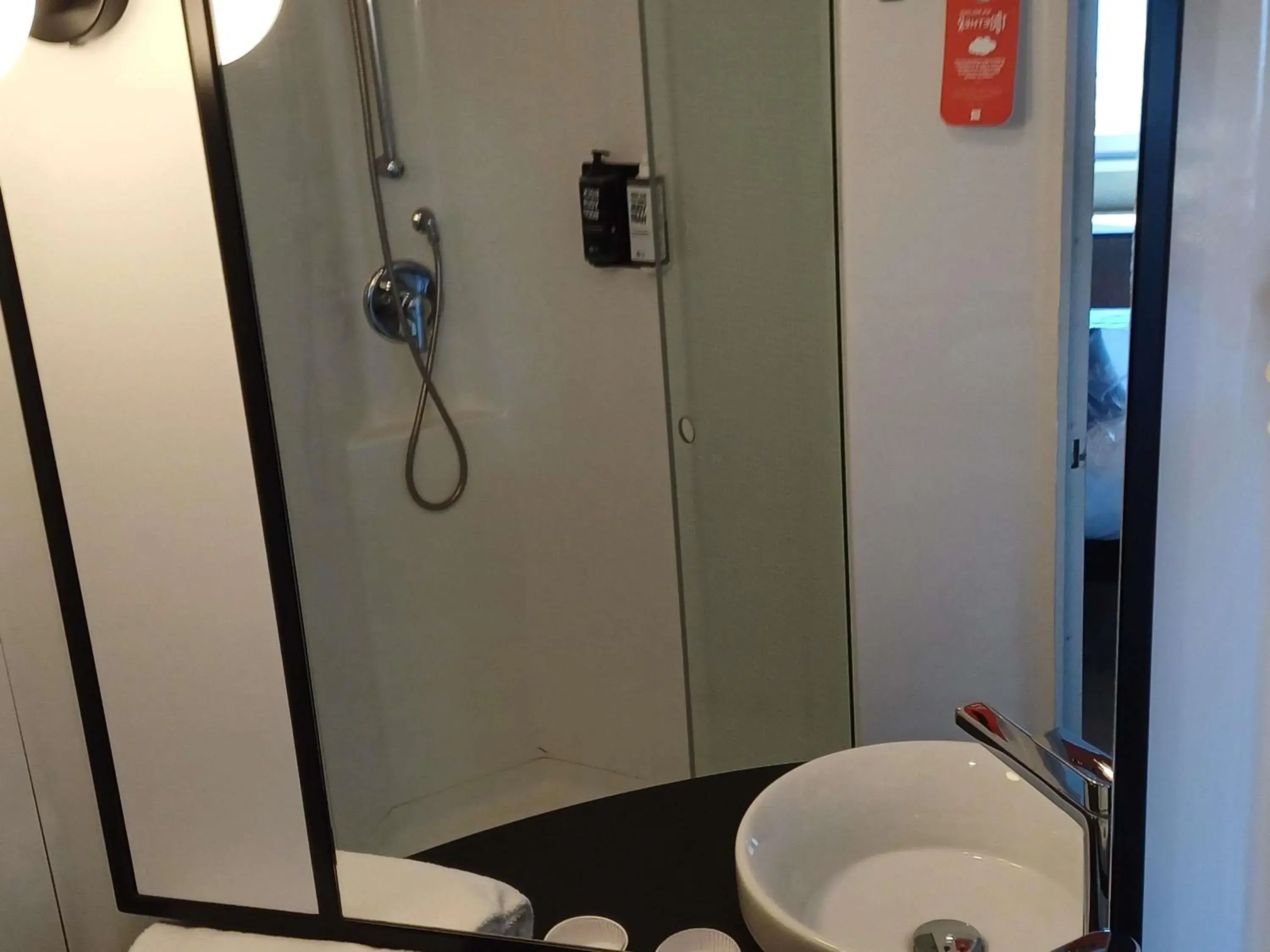 Superior Double Room with Sea View in Ibis Hotel Alicante Superior Double Room with Sea View in Ibis Hotel Alicante