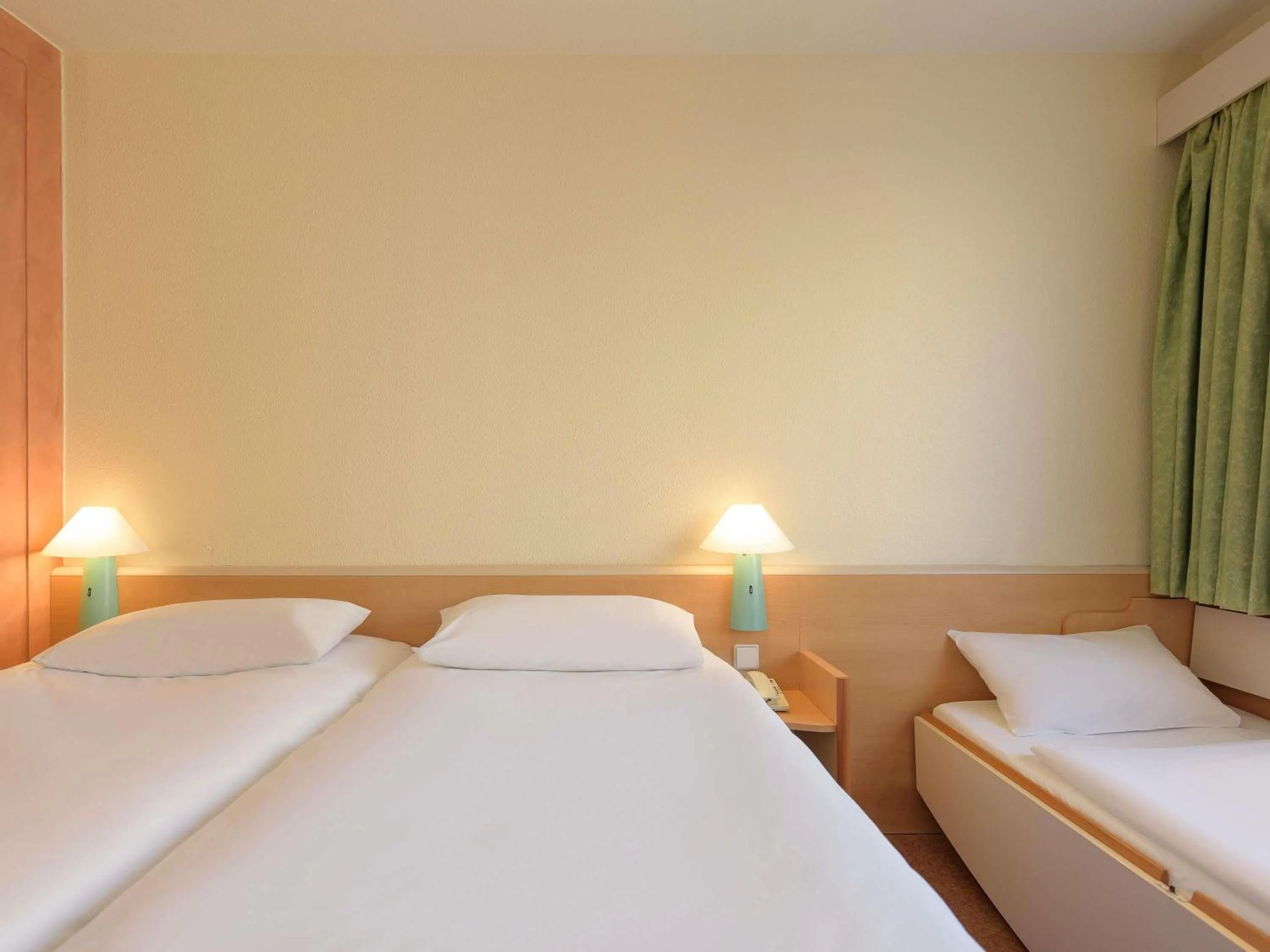 Bedroom, Bed in Ibis Hotel Alicante