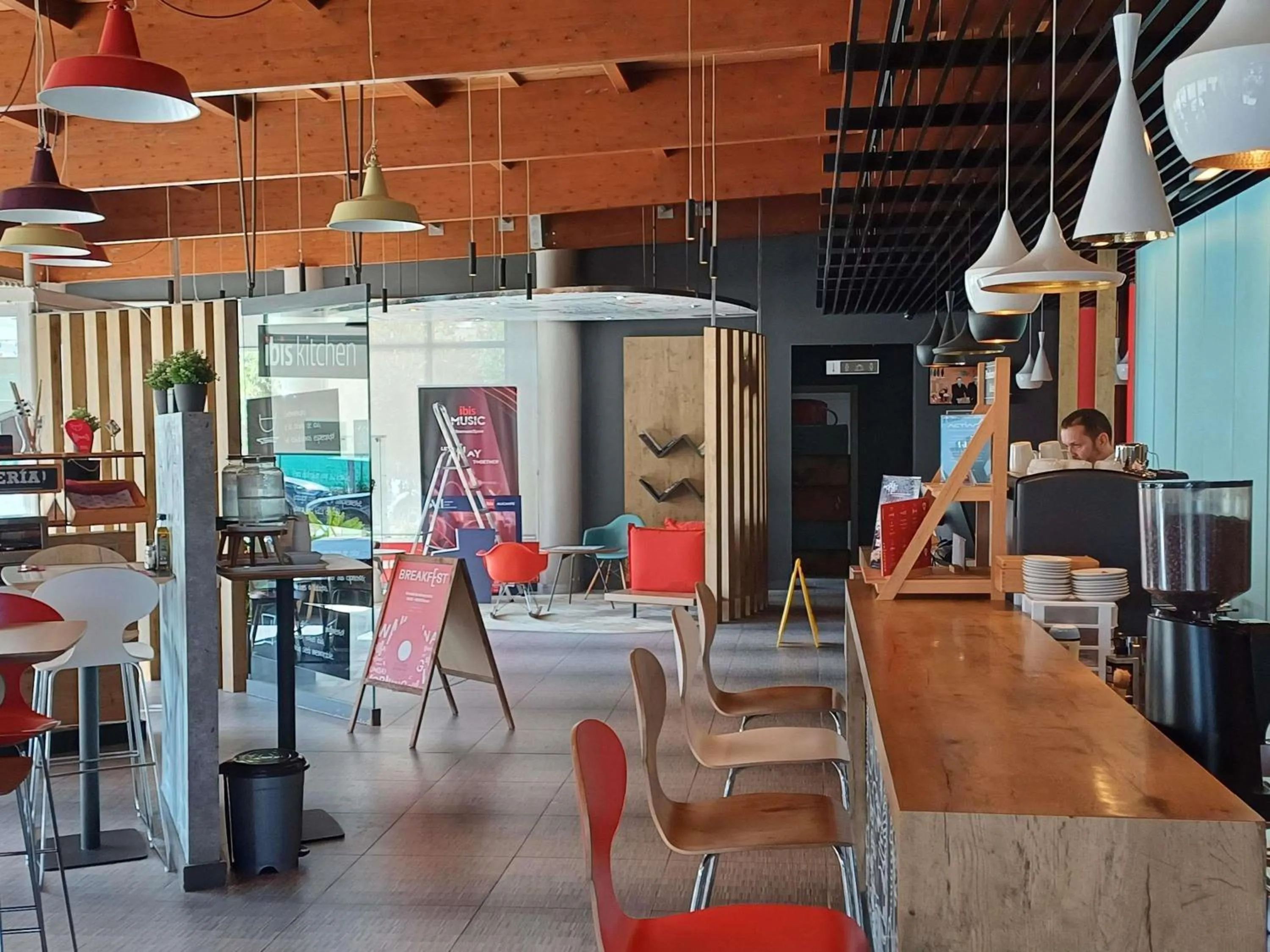 Restaurant/places to eat in Ibis Hotel Alicante