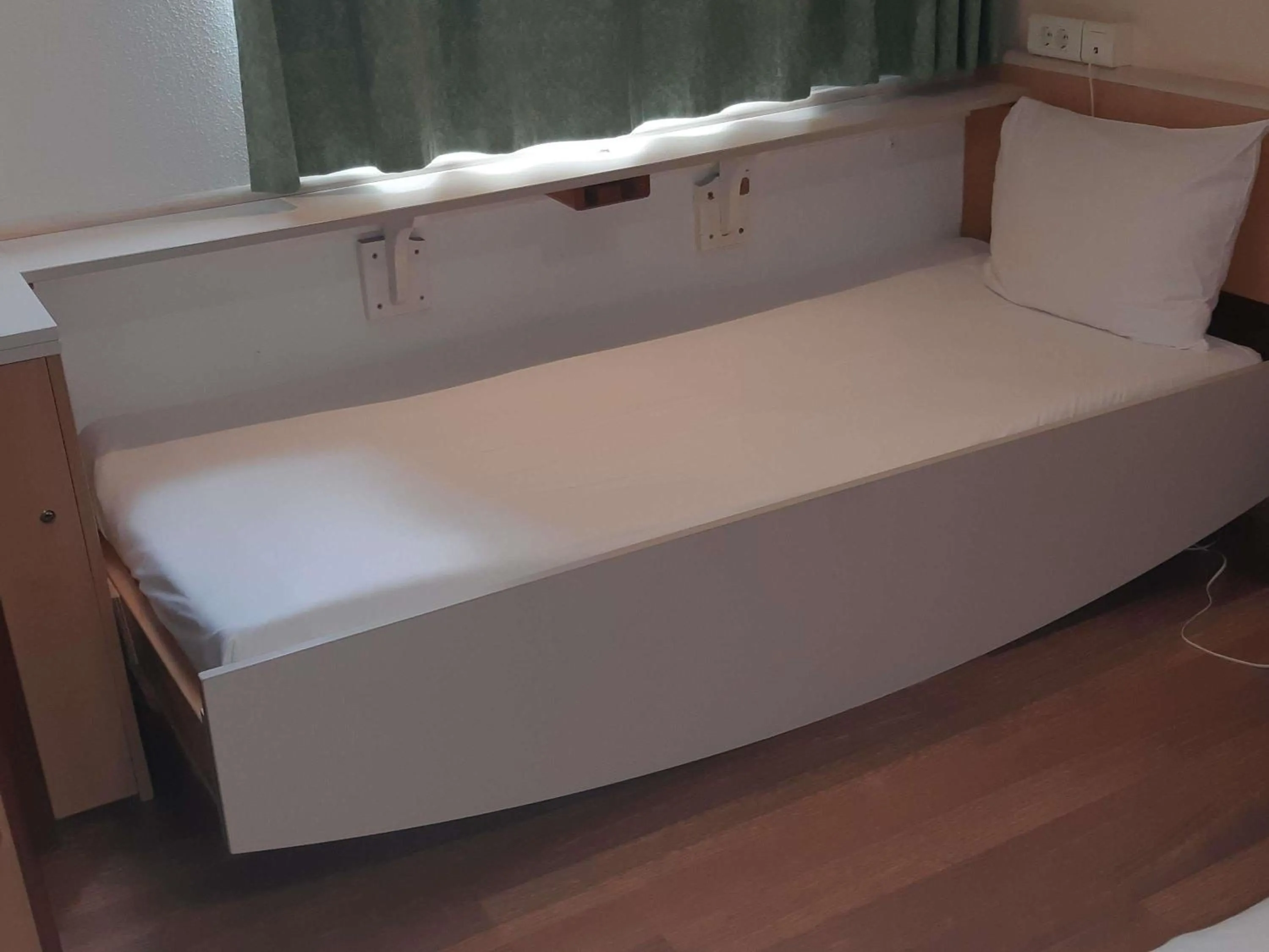 Bedroom, Bed in Ibis Hotel Alicante