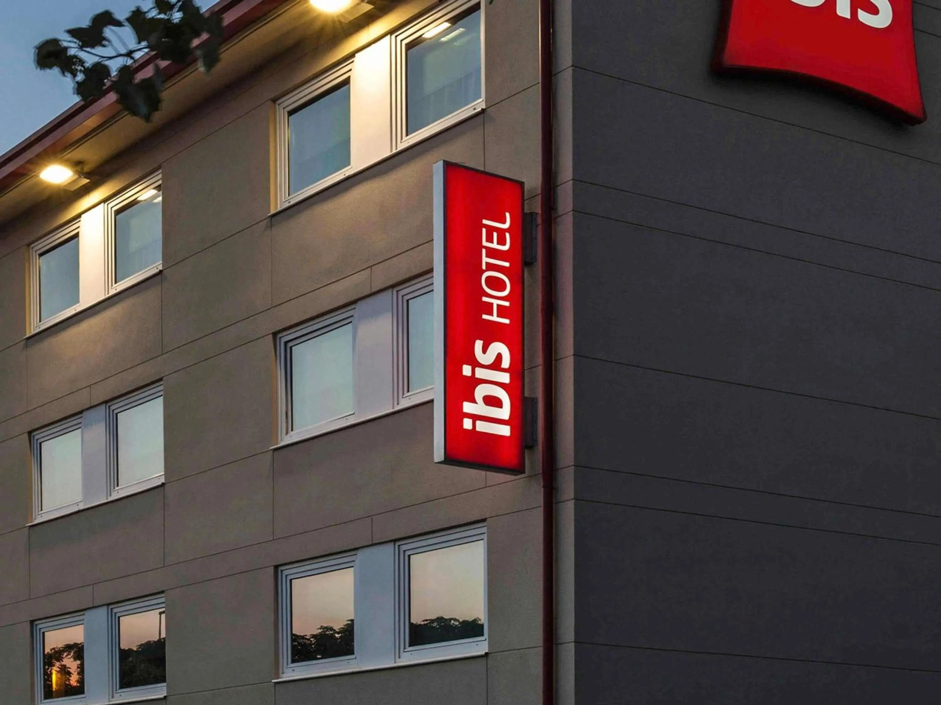 Property building in Ibis Cornella