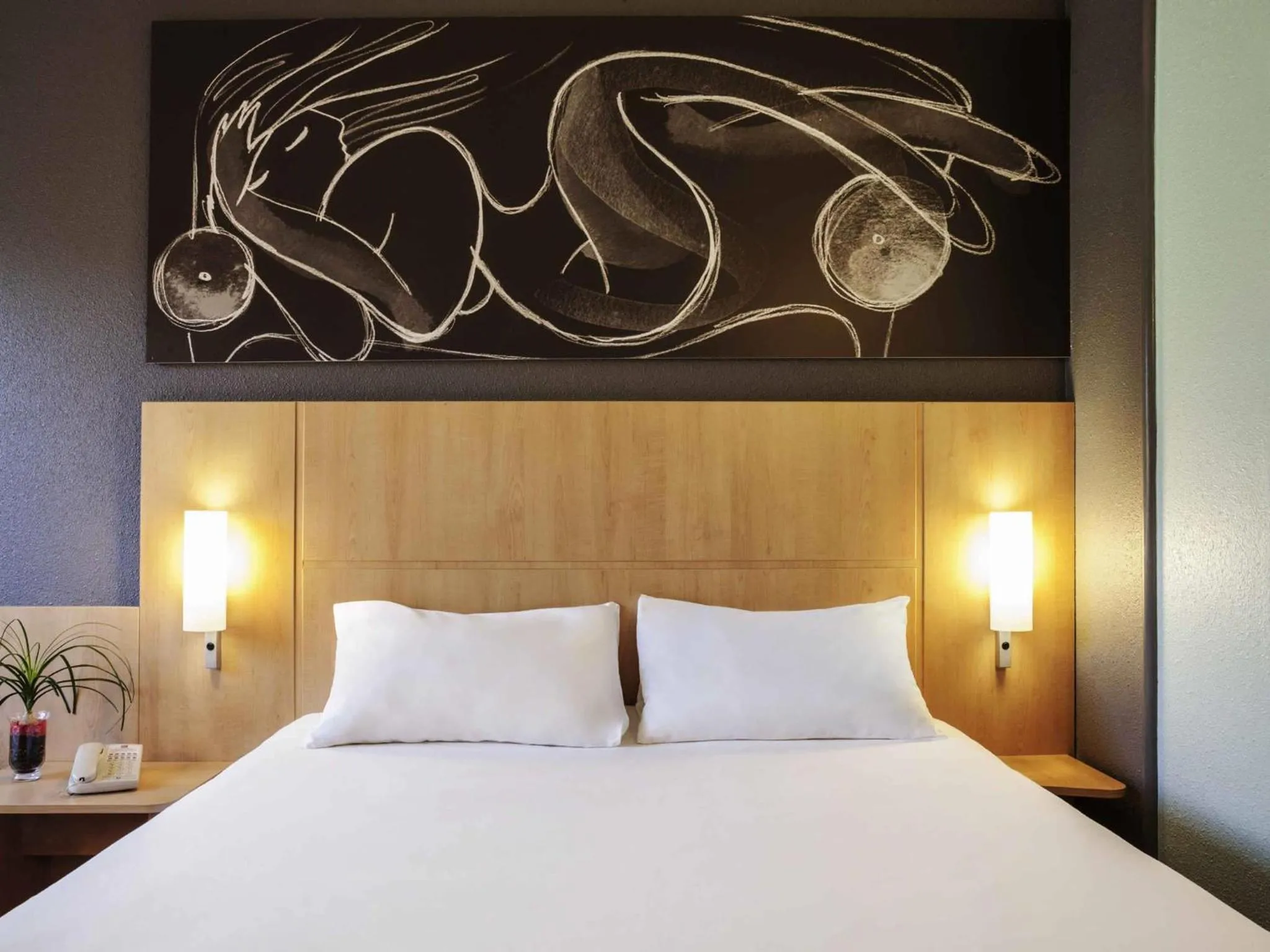 Bedroom, Bed in Ibis Cornella