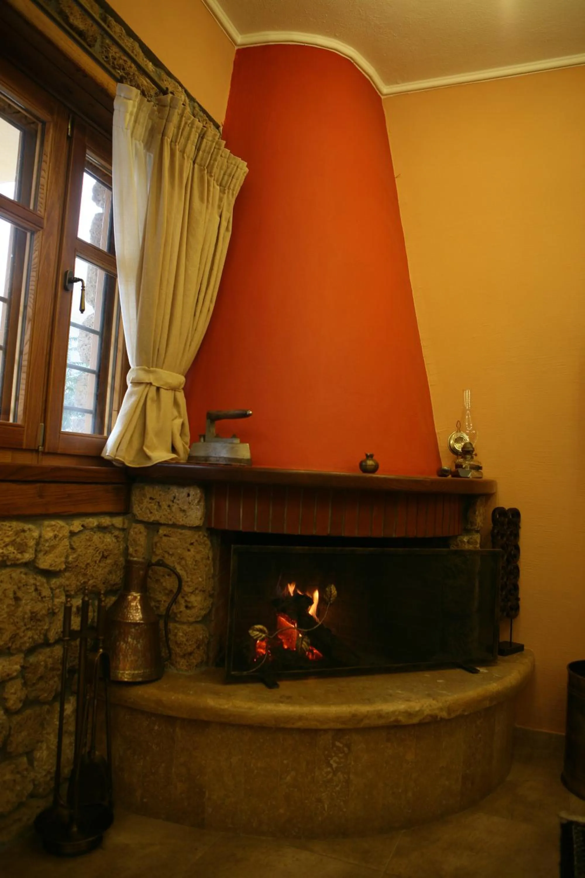 Communal lounge/ TV room in Roes Suites