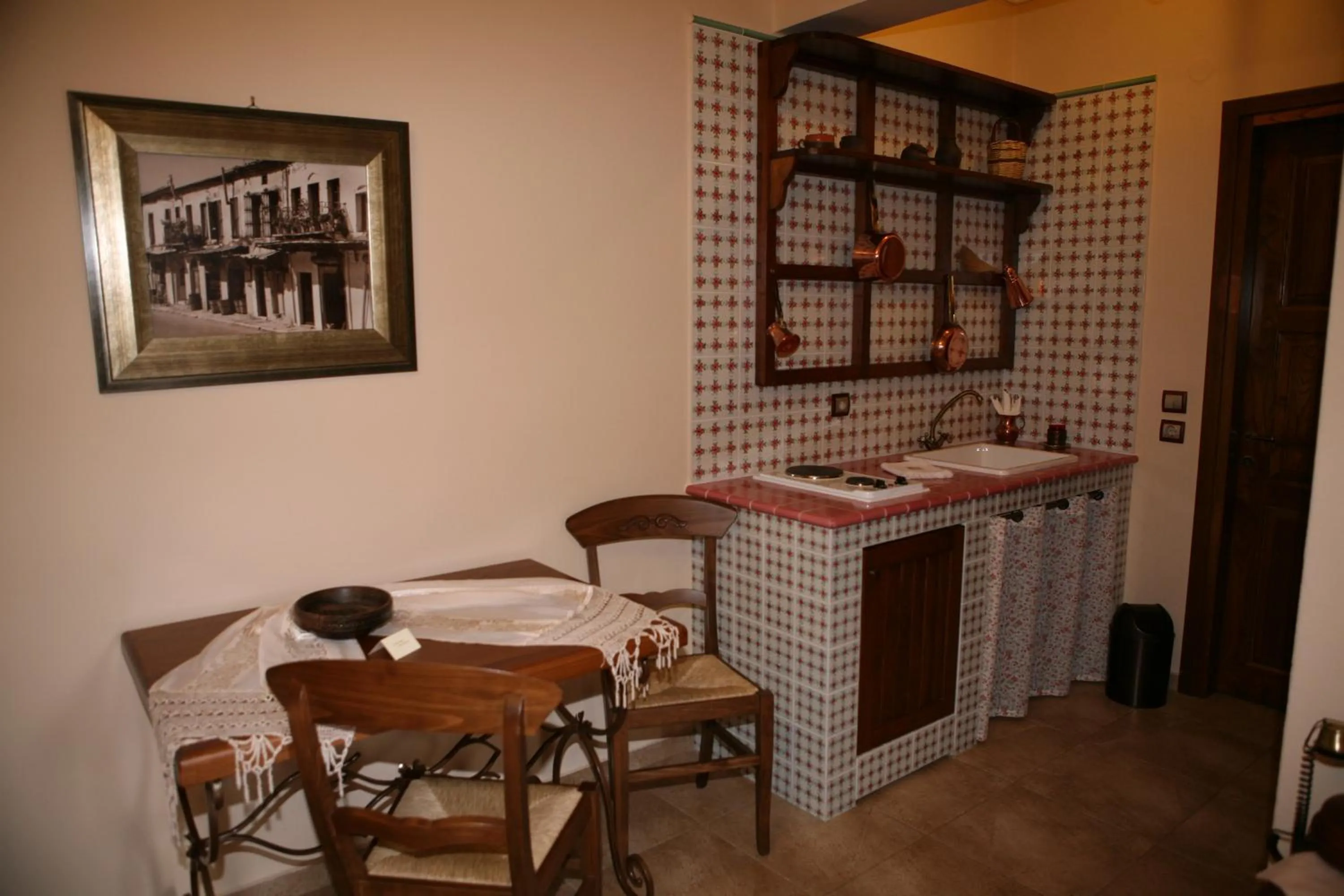 Kitchen or kitchenette in Roes Suites