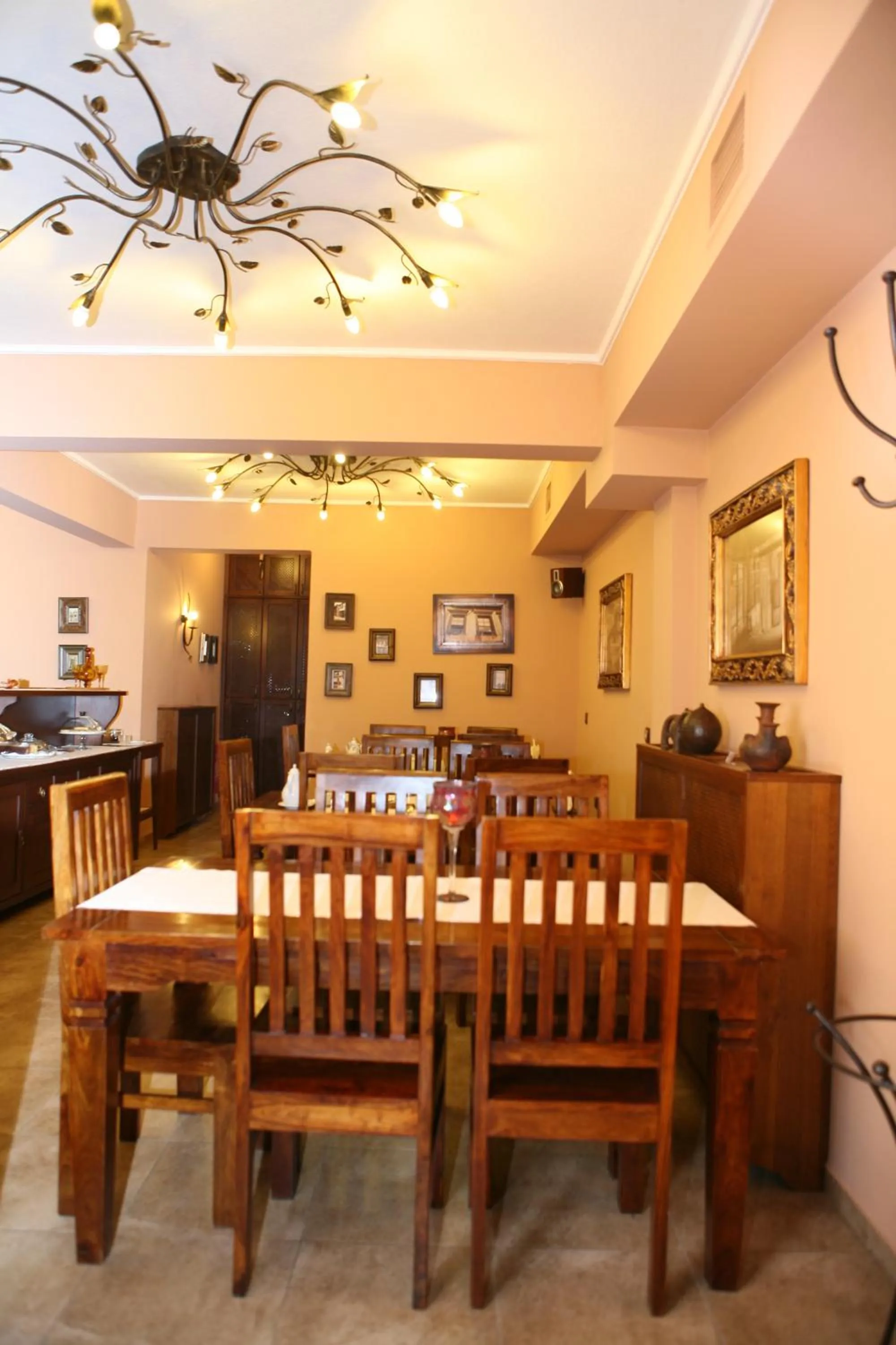 Communal lounge/ TV room in Roes Suites