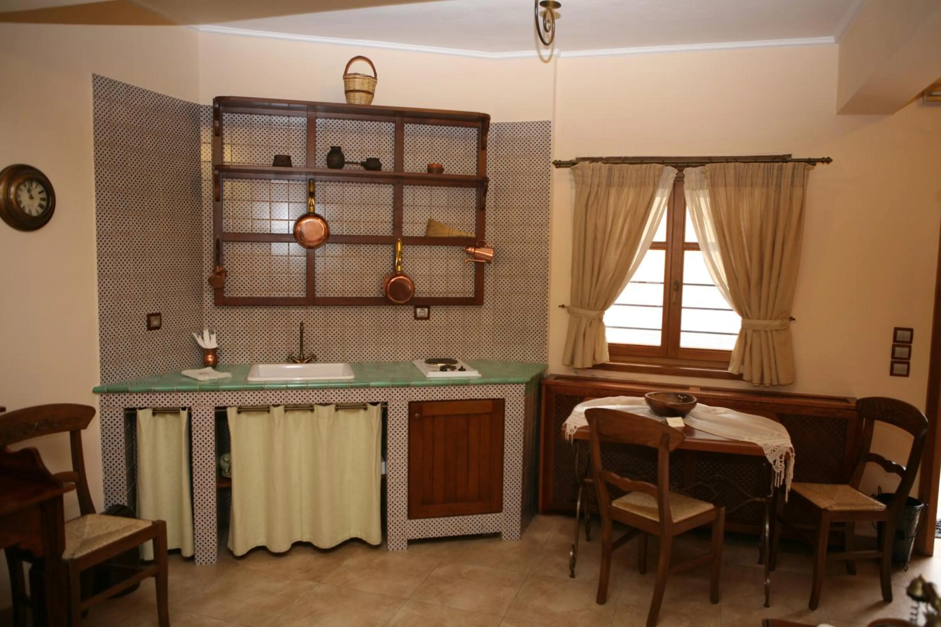 Kitchen or kitchenette in Roes Suites