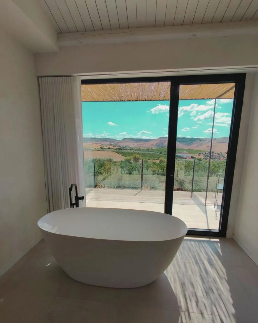 Photo of the whole room in Colle San Mauro