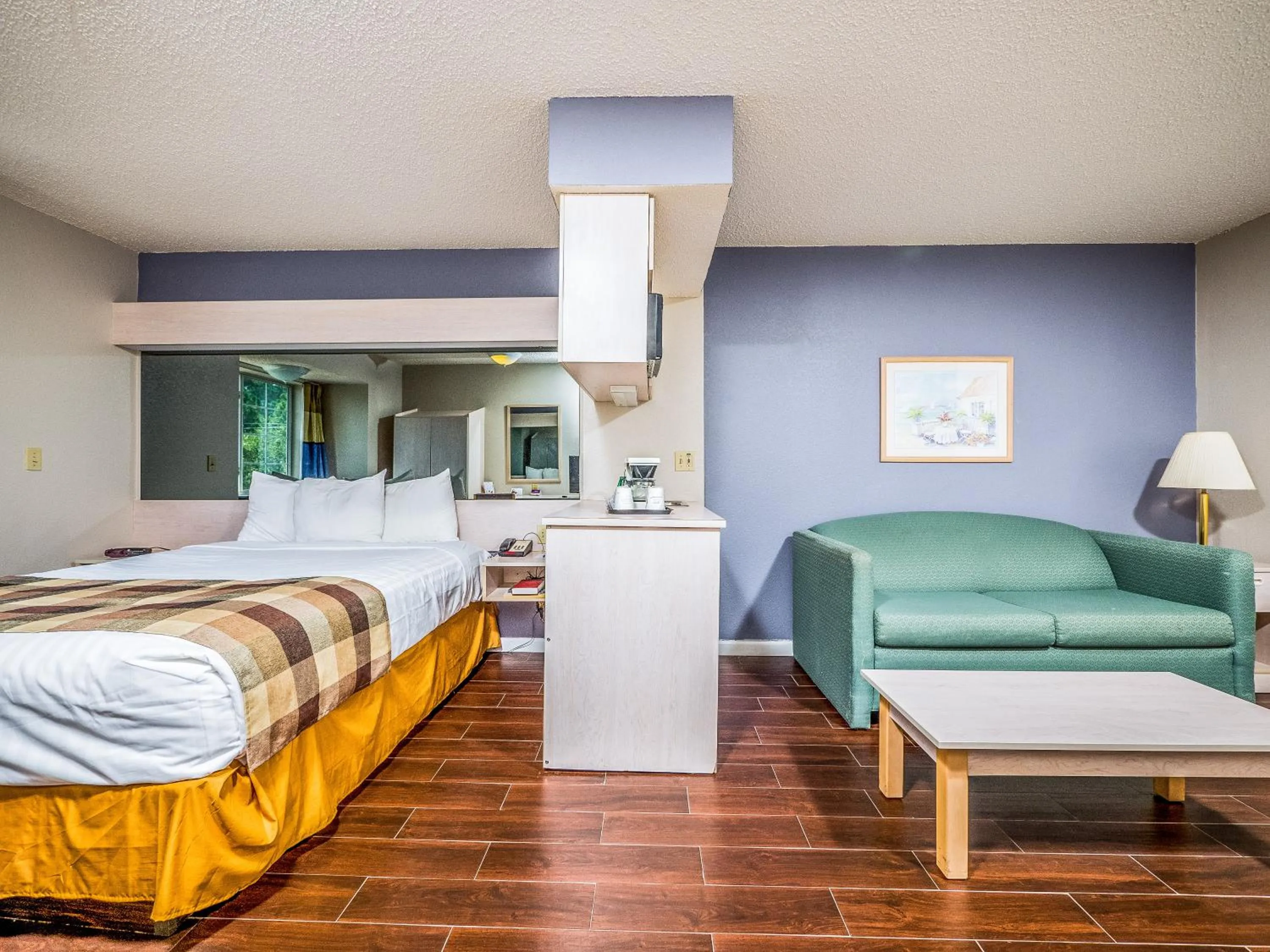 Kitchen or kitchenette, Bed in Microtel Inn & Suites by Wyndham Palm Coast I-95