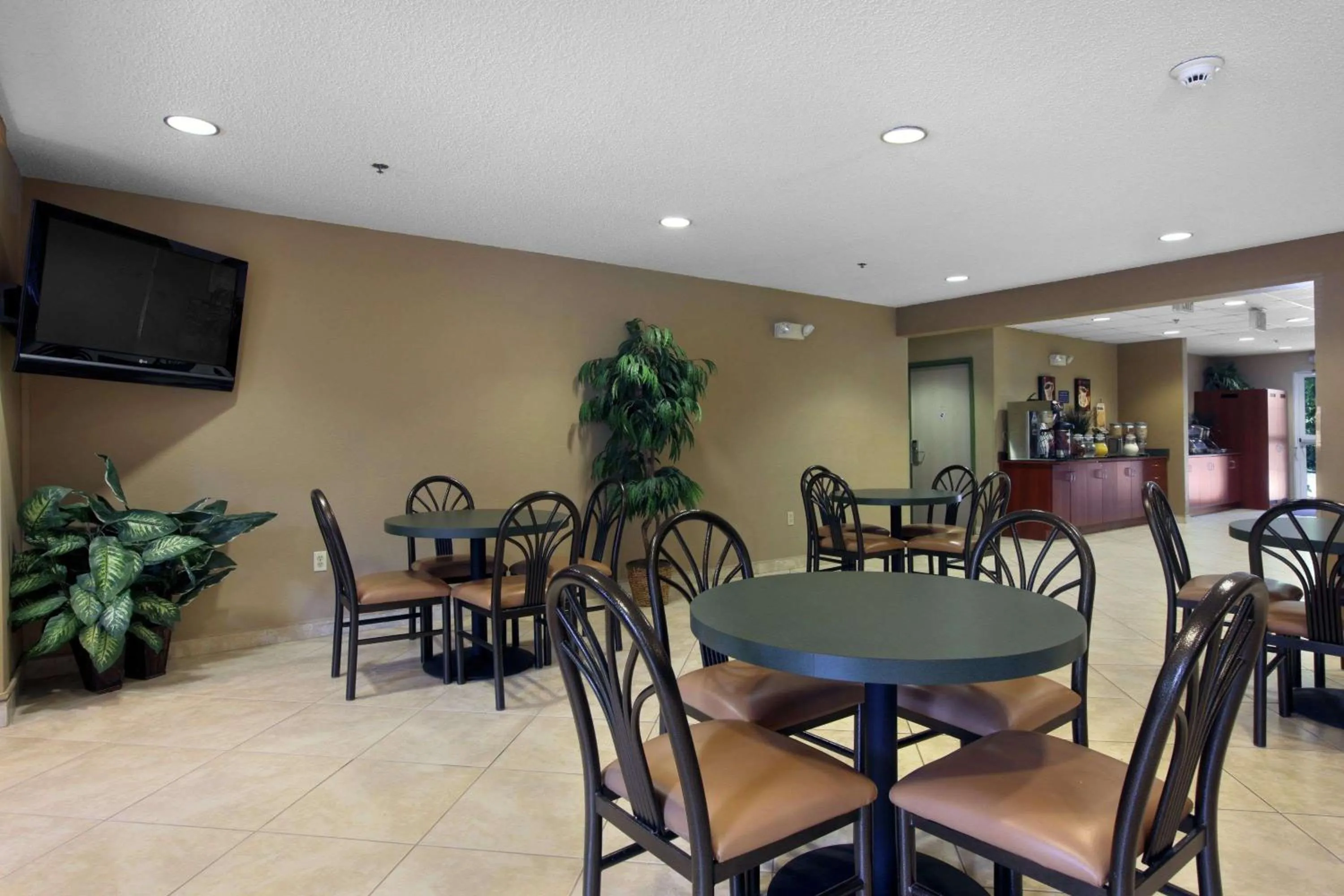 Restaurant/places to eat in Microtel Inn & Suites by Wyndham Palm Coast I-95