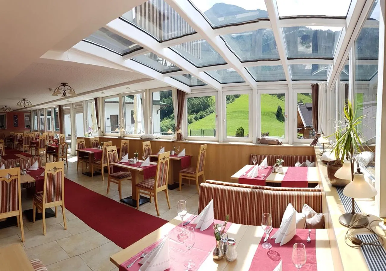 Restaurant/places to eat in Hotel Nassereinerhof