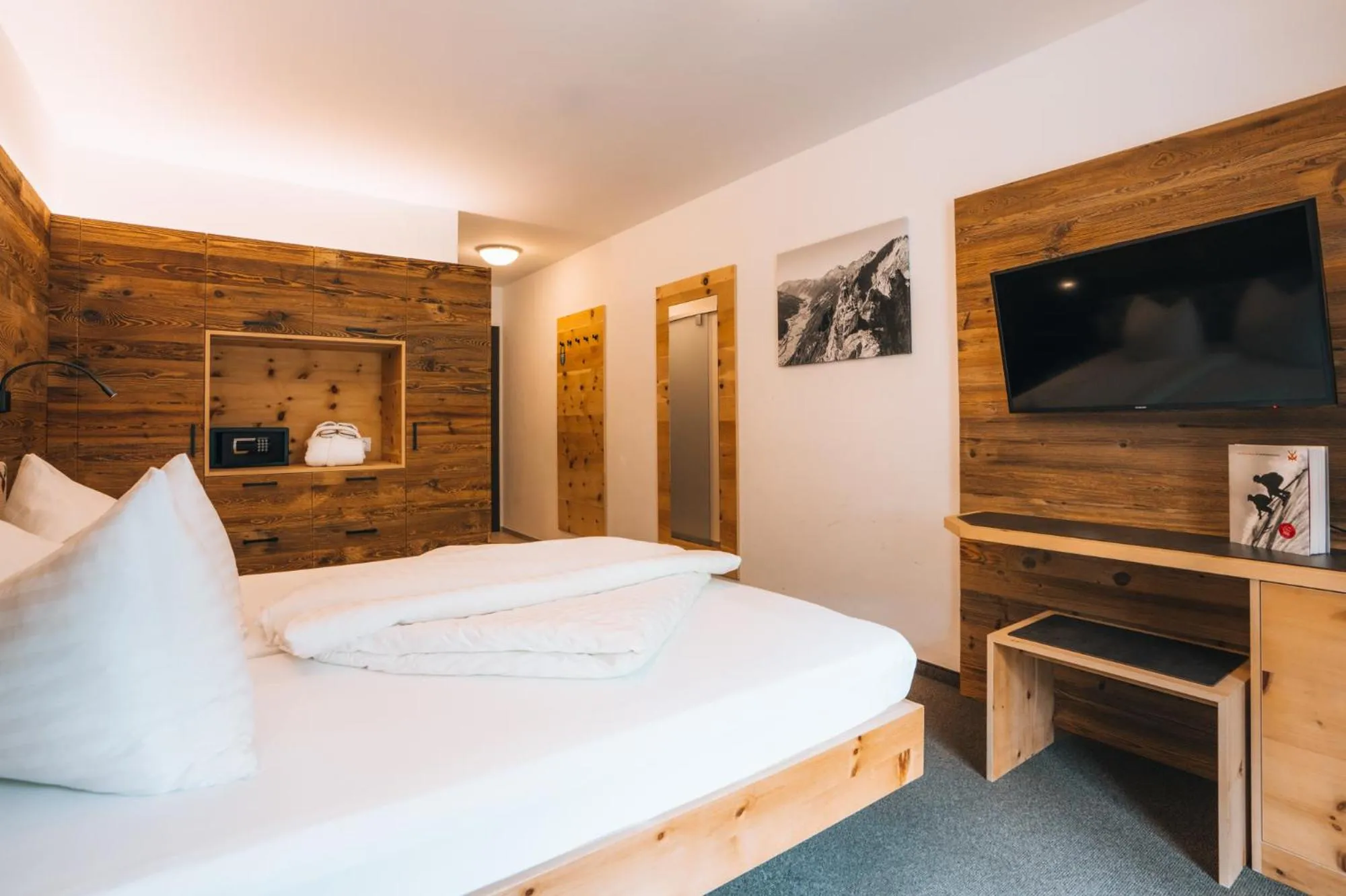 Bedroom, Bed in Hotel Nassereinerhof