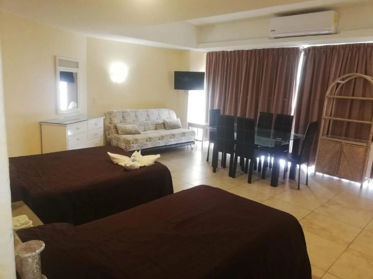 Photo of the whole room, Bed in Hotel Las Torres Gemelas Acapulco