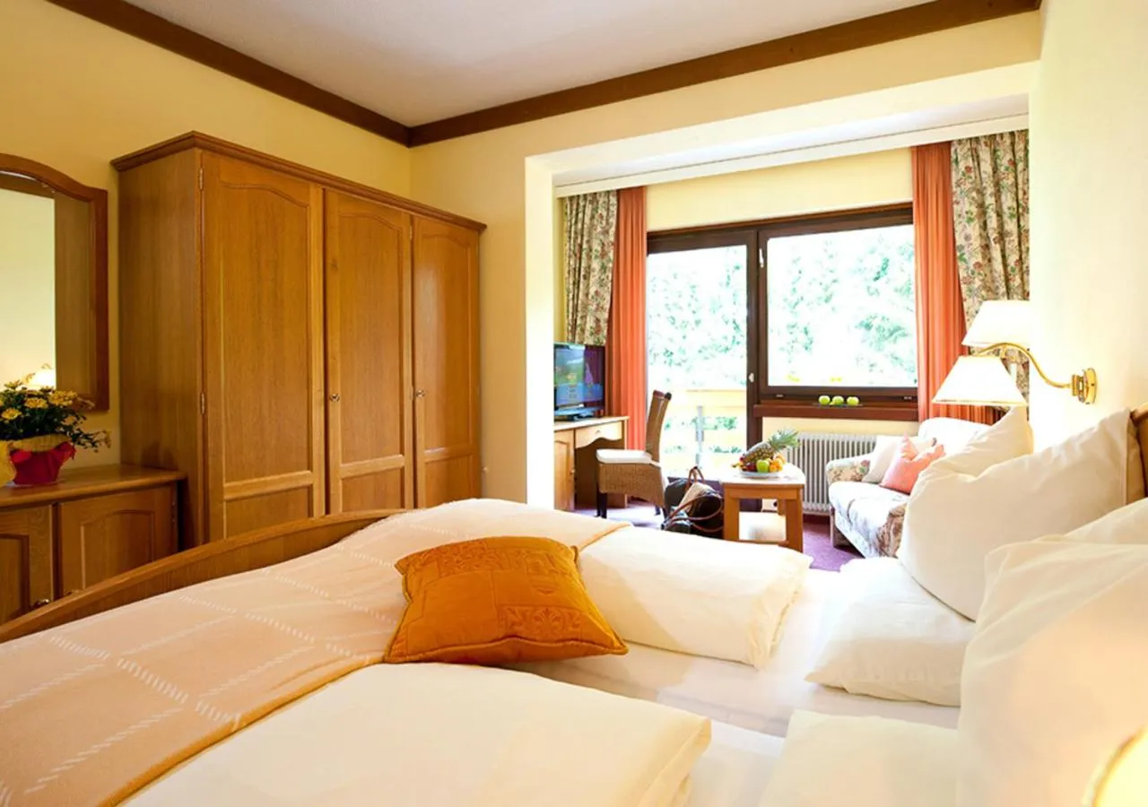 Bedroom, Bed in Wohlfühl & Genusshotel Felsenhof