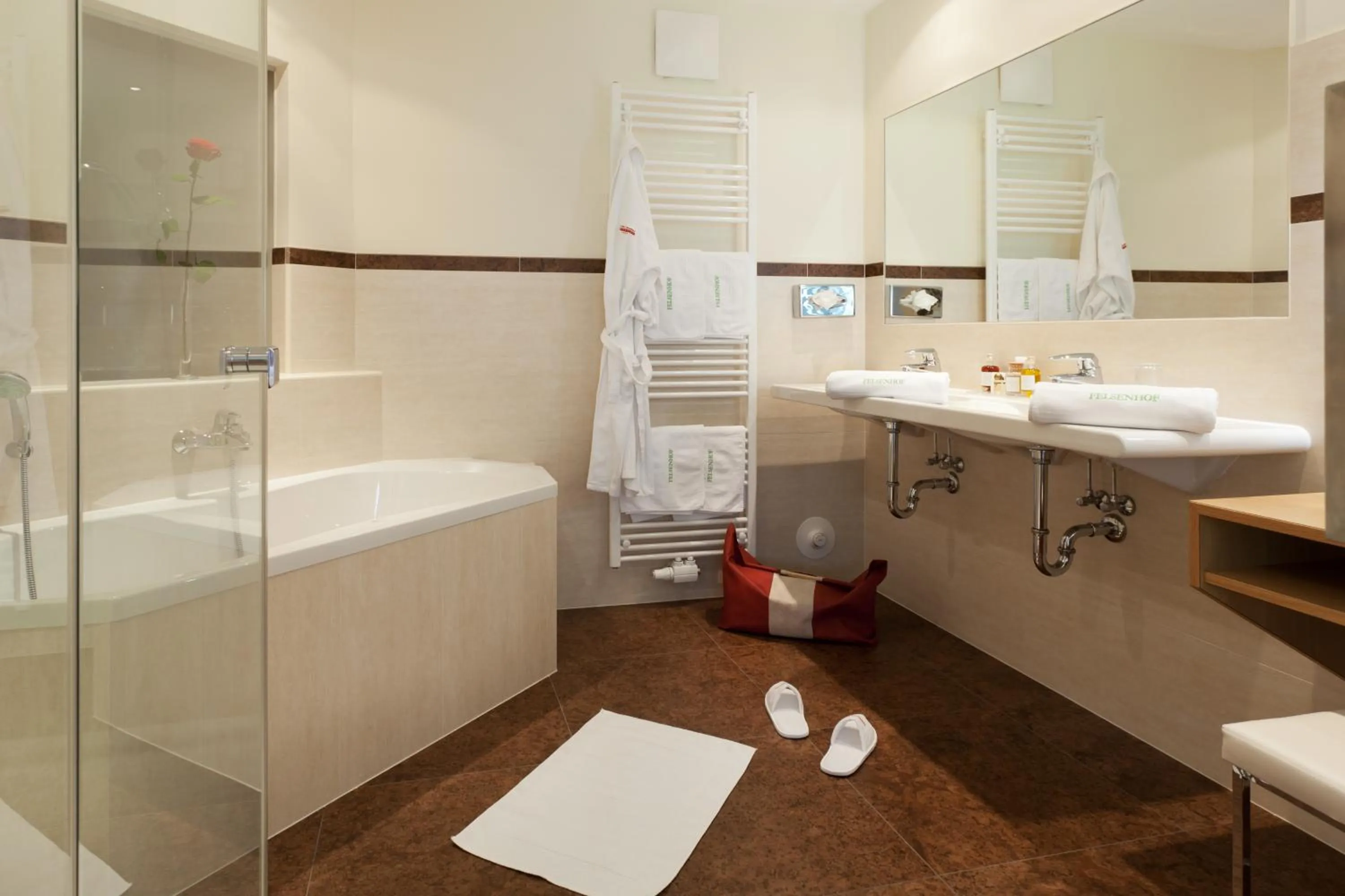 Bathroom in Wohlfühl & Genusshotel Felsenhof