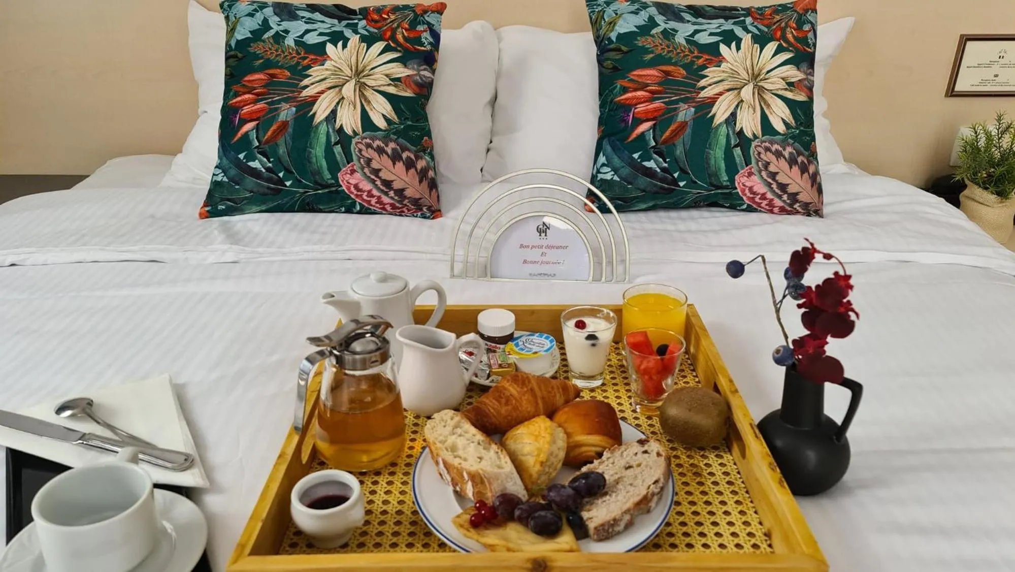 Breakfast, Bed in Grand Hôtel Du Nord