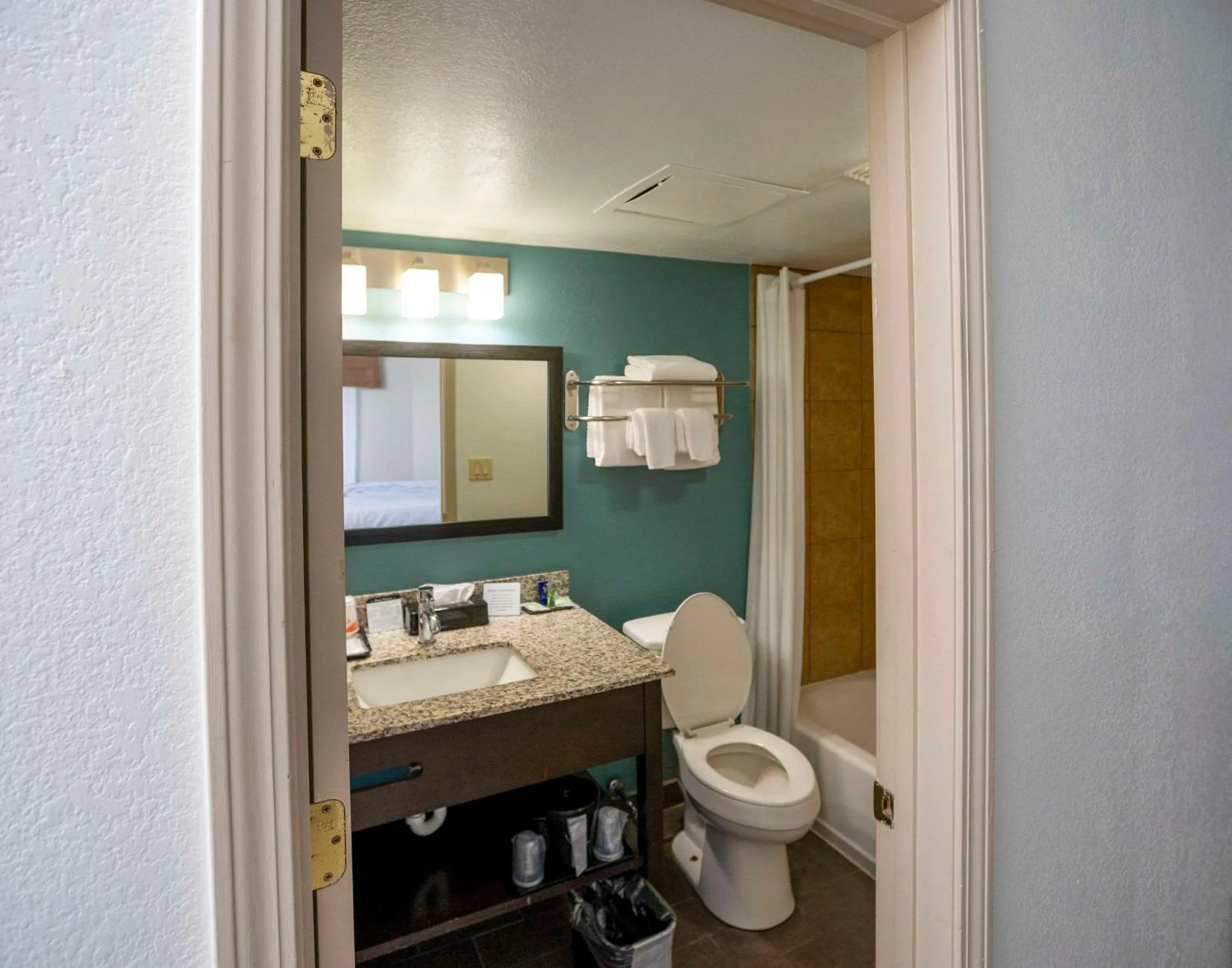 Bedroom in Sleep Inn Myrtle Beach near Outlets