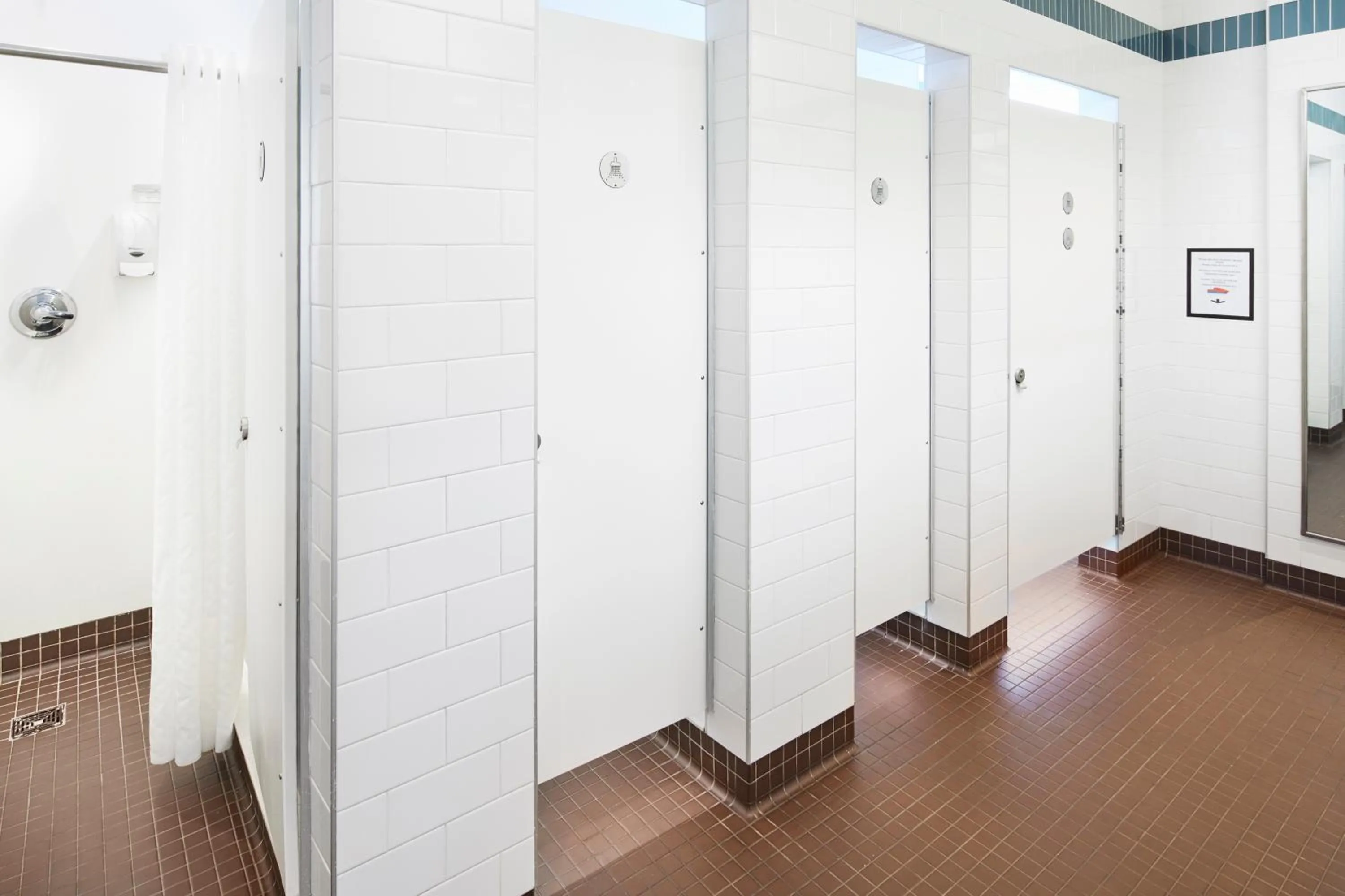 Bathroom in HI New York City Hostel