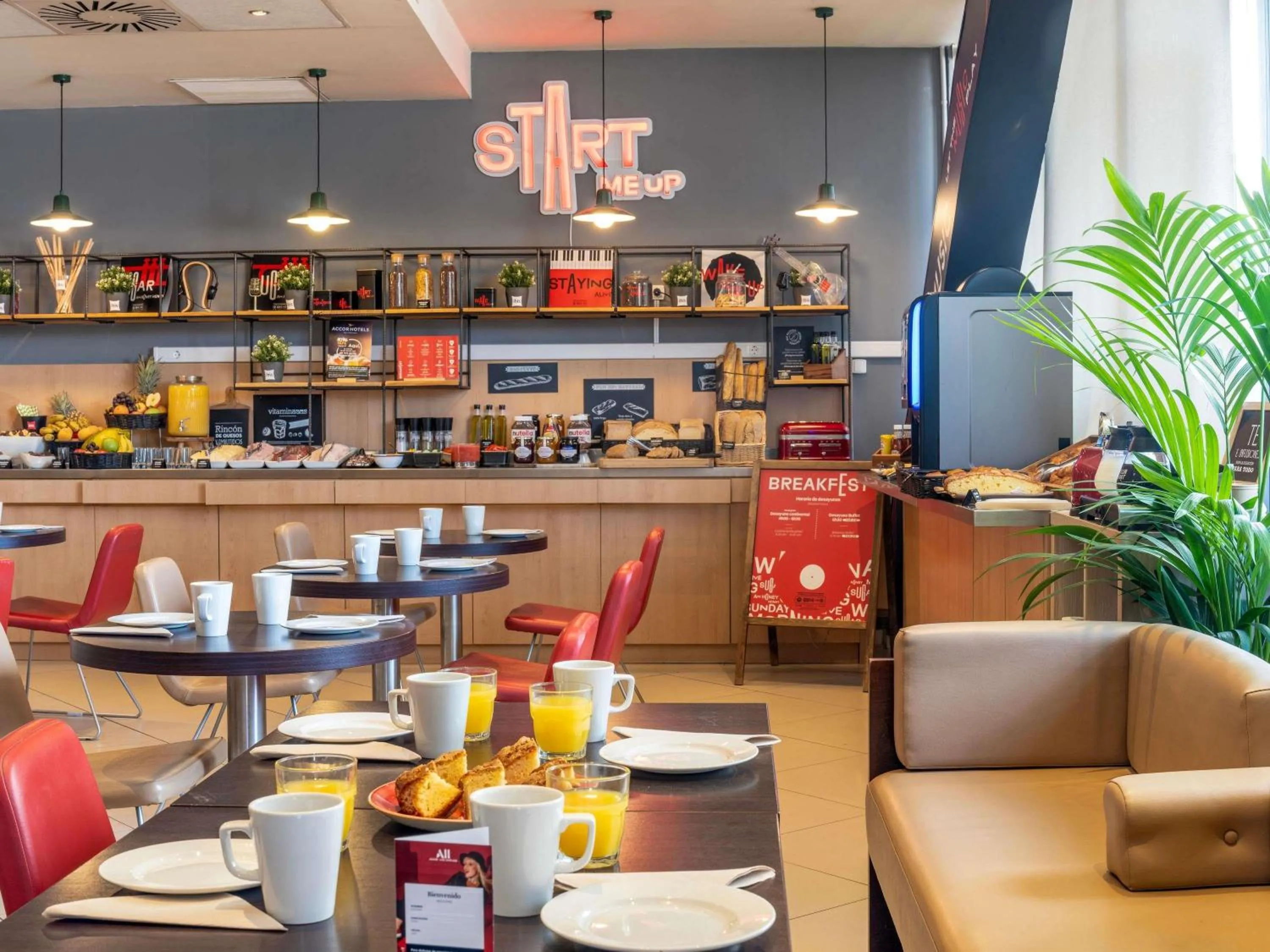 Restaurant/places to eat in Ibis Barcelona Meridiana