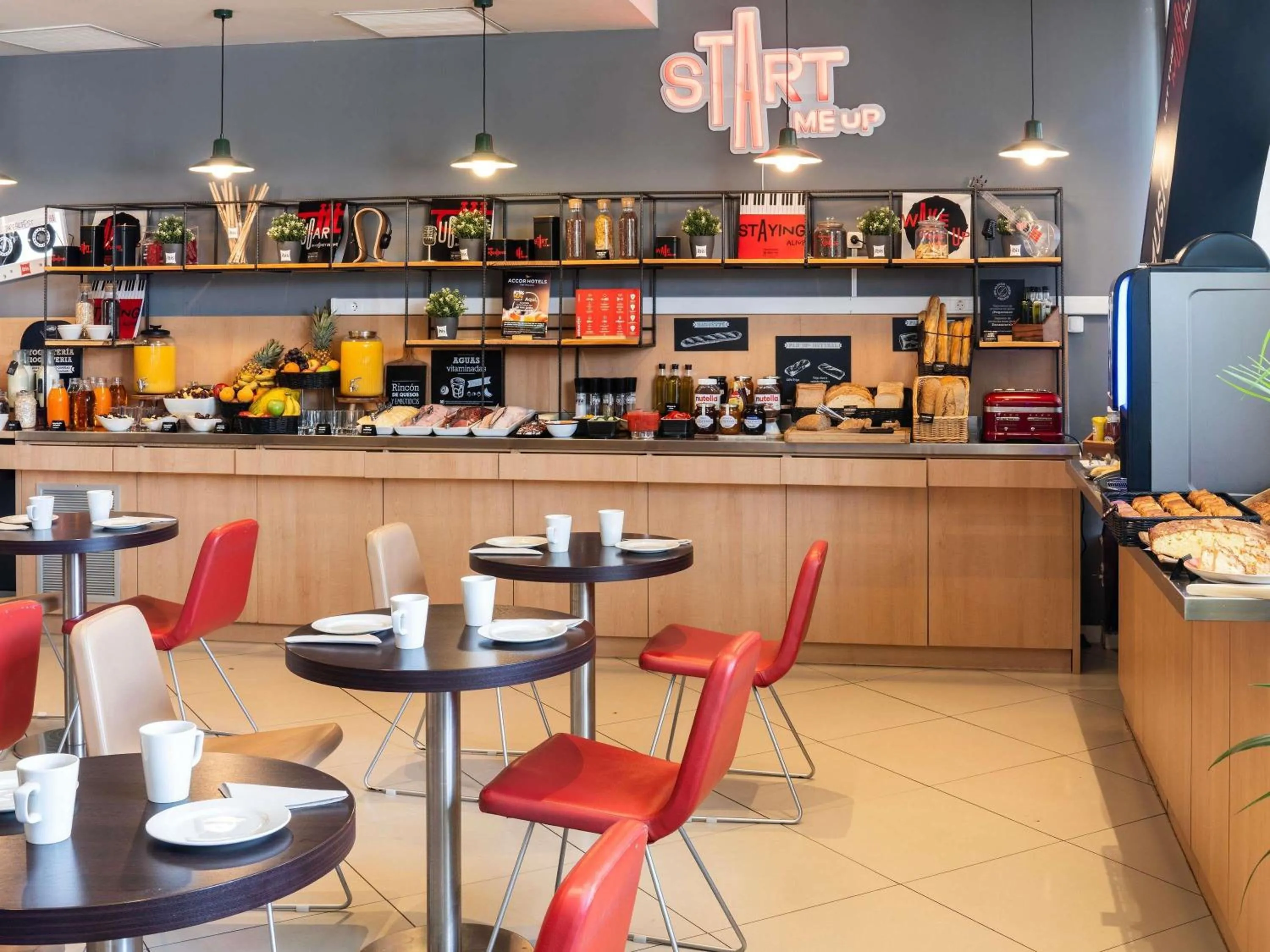Restaurant/places to eat in Ibis Barcelona Meridiana