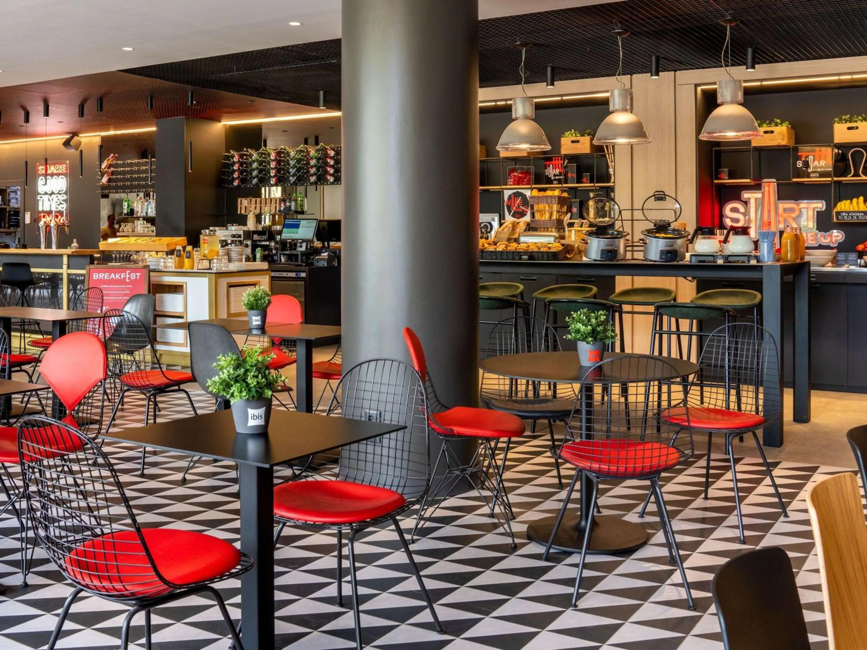 Property building in Ibis Barcelona Aeropuerto Viladecans