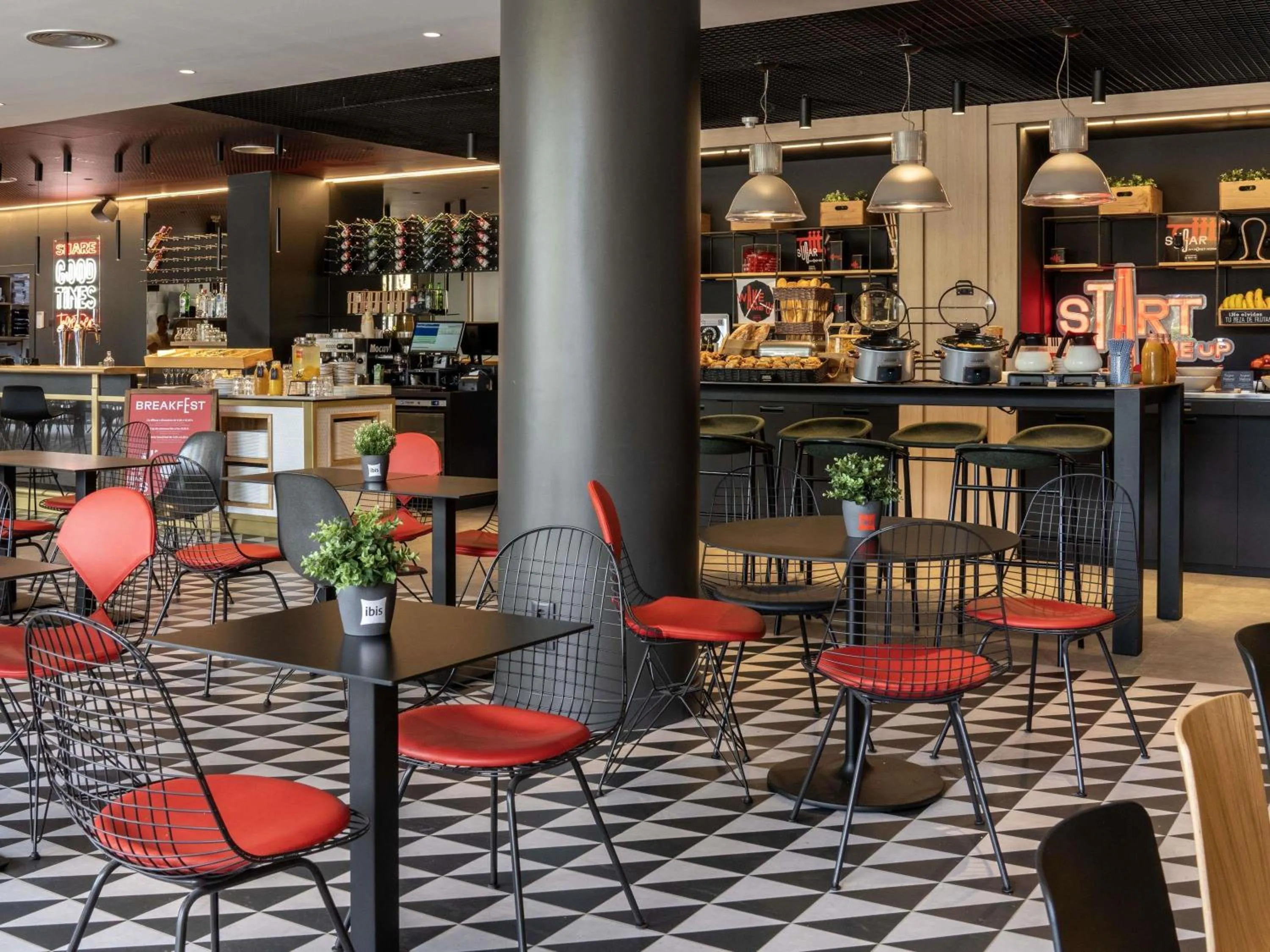 Restaurant/places to eat in Ibis Barcelona Aeropuerto Viladecans