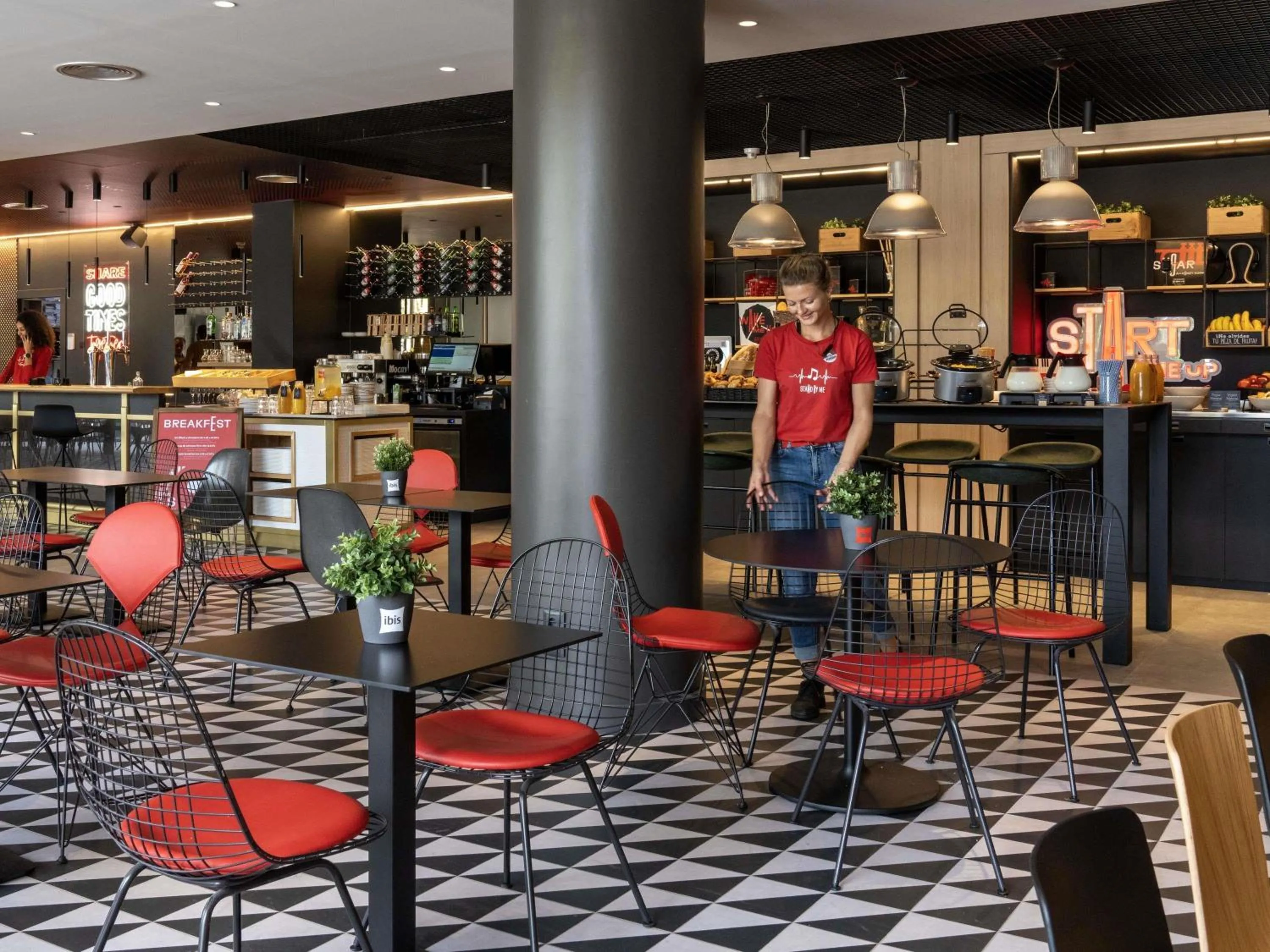 Restaurant/places to eat in Ibis Barcelona Aeropuerto Viladecans