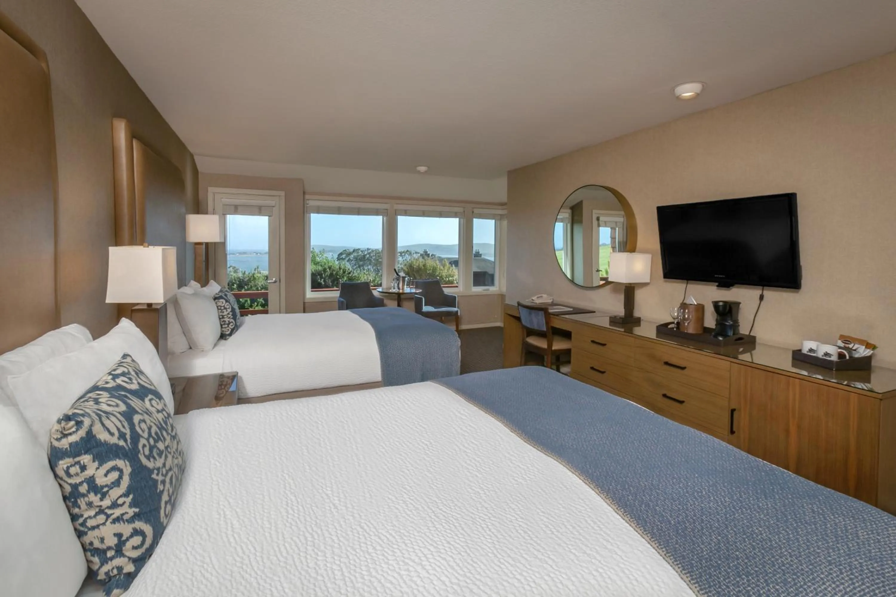 Patio, Bed in The Inn at the Tides