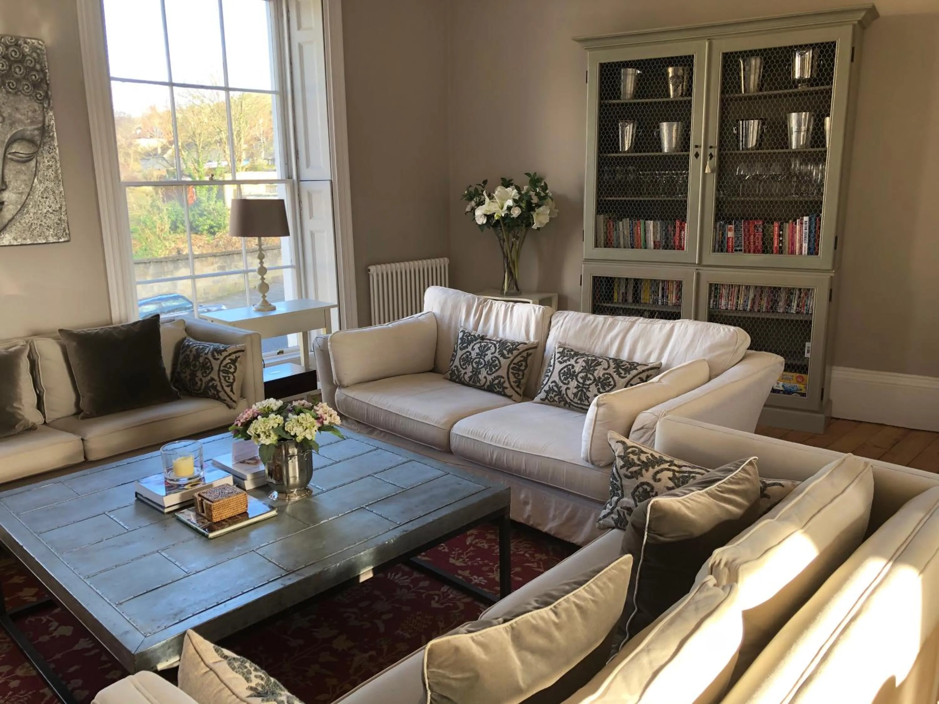 Three-Bedroom Apartment in 1 Georges Place Bath