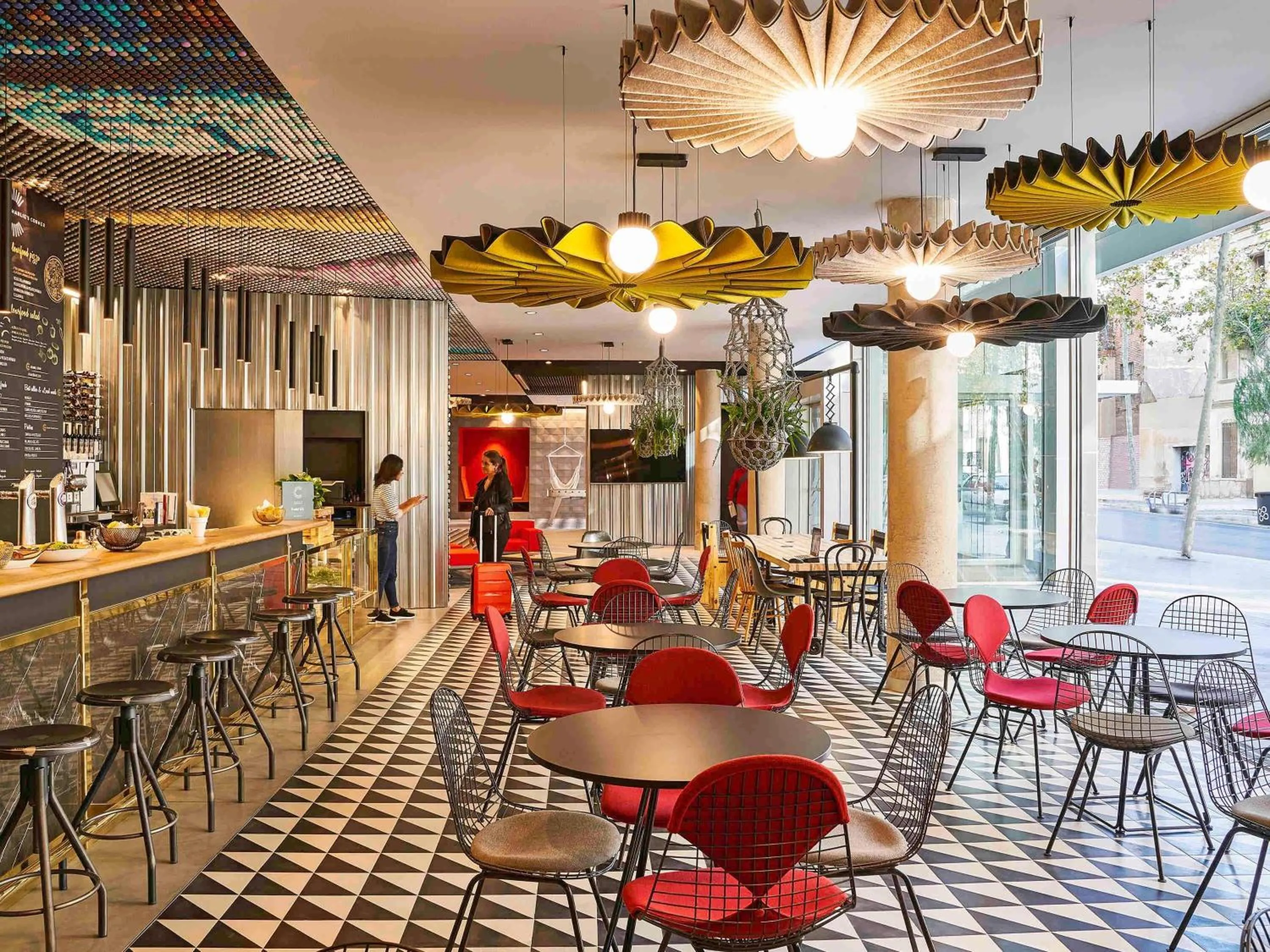 Restaurant/places to eat in Ibis Barcelona Plaza Glòries 22@