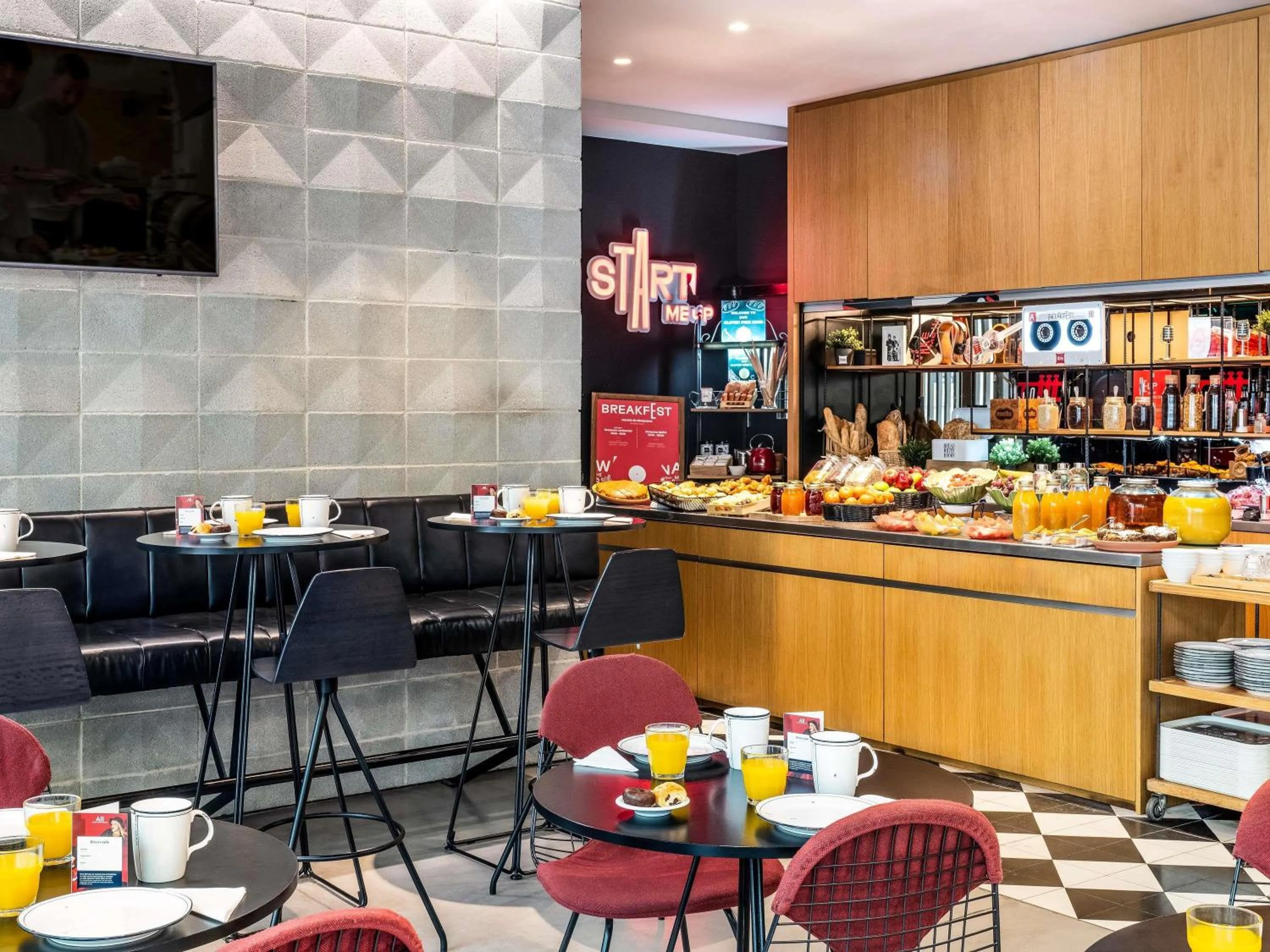 Restaurant/places to eat in Ibis Barcelona Plaza Glòries 22@