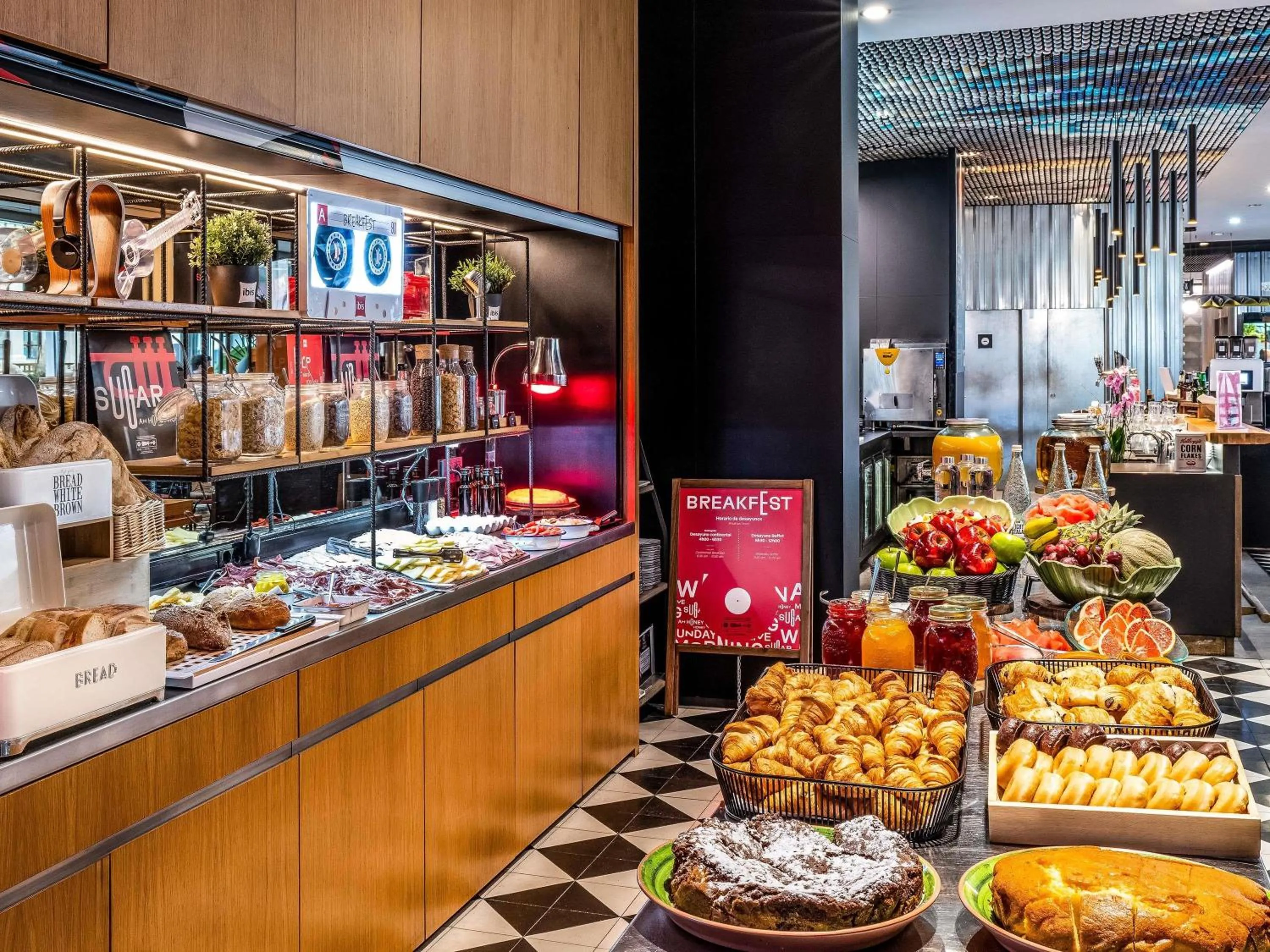 Breakfast in Ibis Barcelona Plaza Glòries 22@
